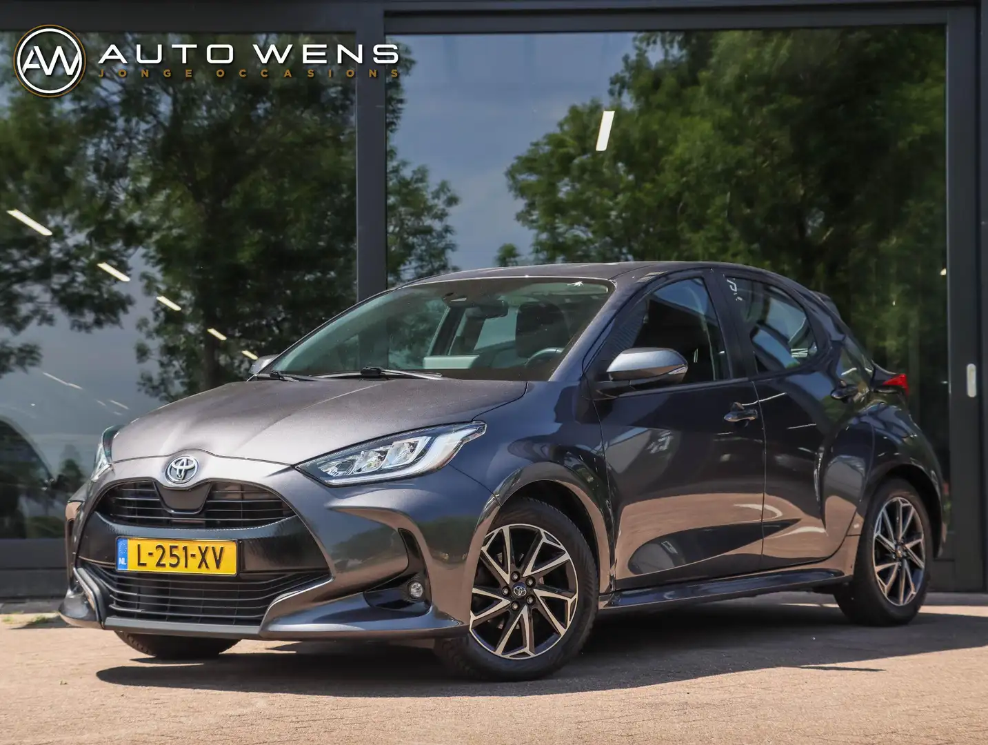 Toyota Yaris 1.5 VVT-i Business Plus 125pk | Navigatie | Trekha Gris - 1
