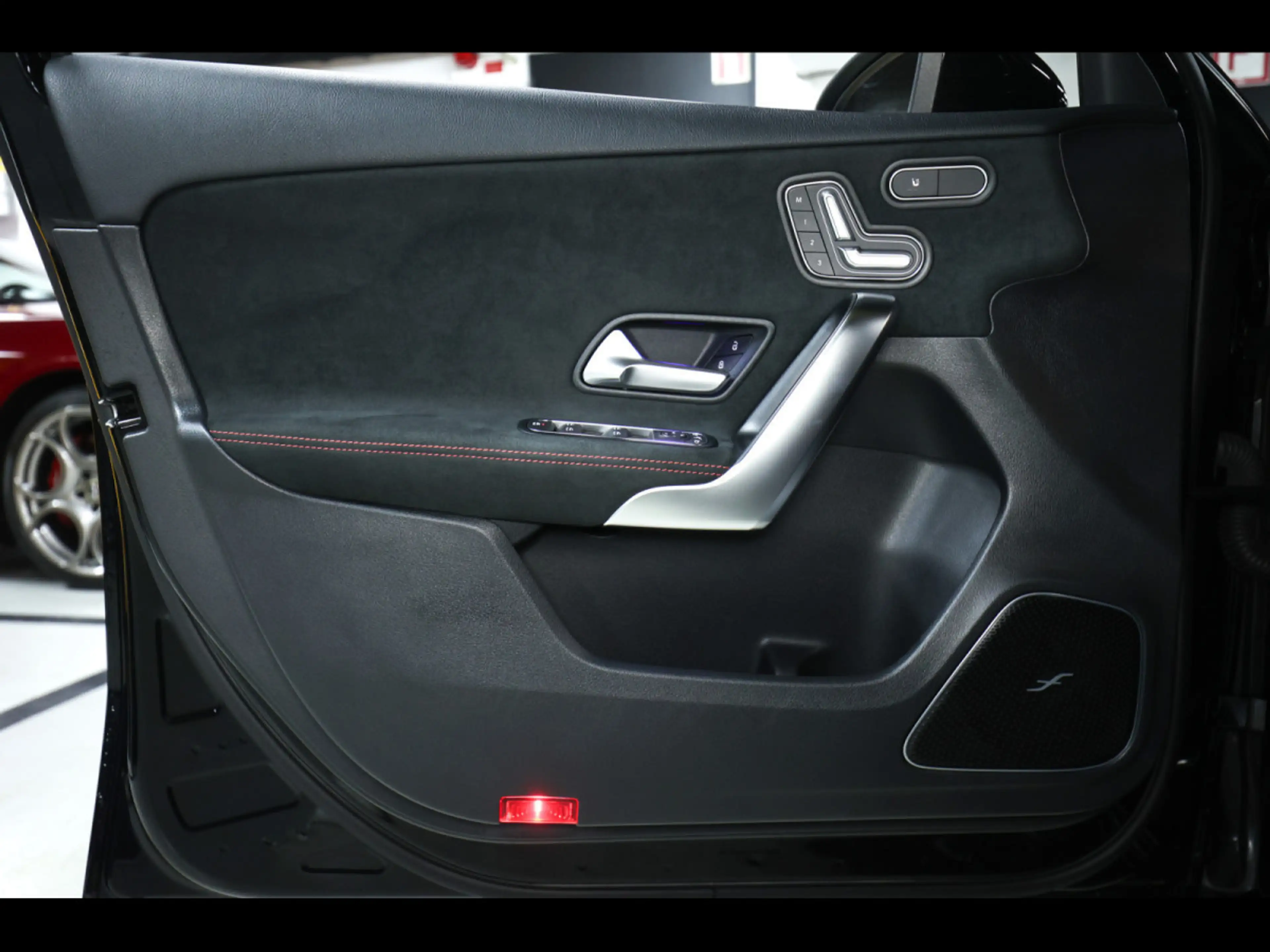 Mercedes-Benz A 45 AMG 4M°WARRANTY 12/27°AERO°BURM°PANO°CARPLAY°ABGAS — photo 9