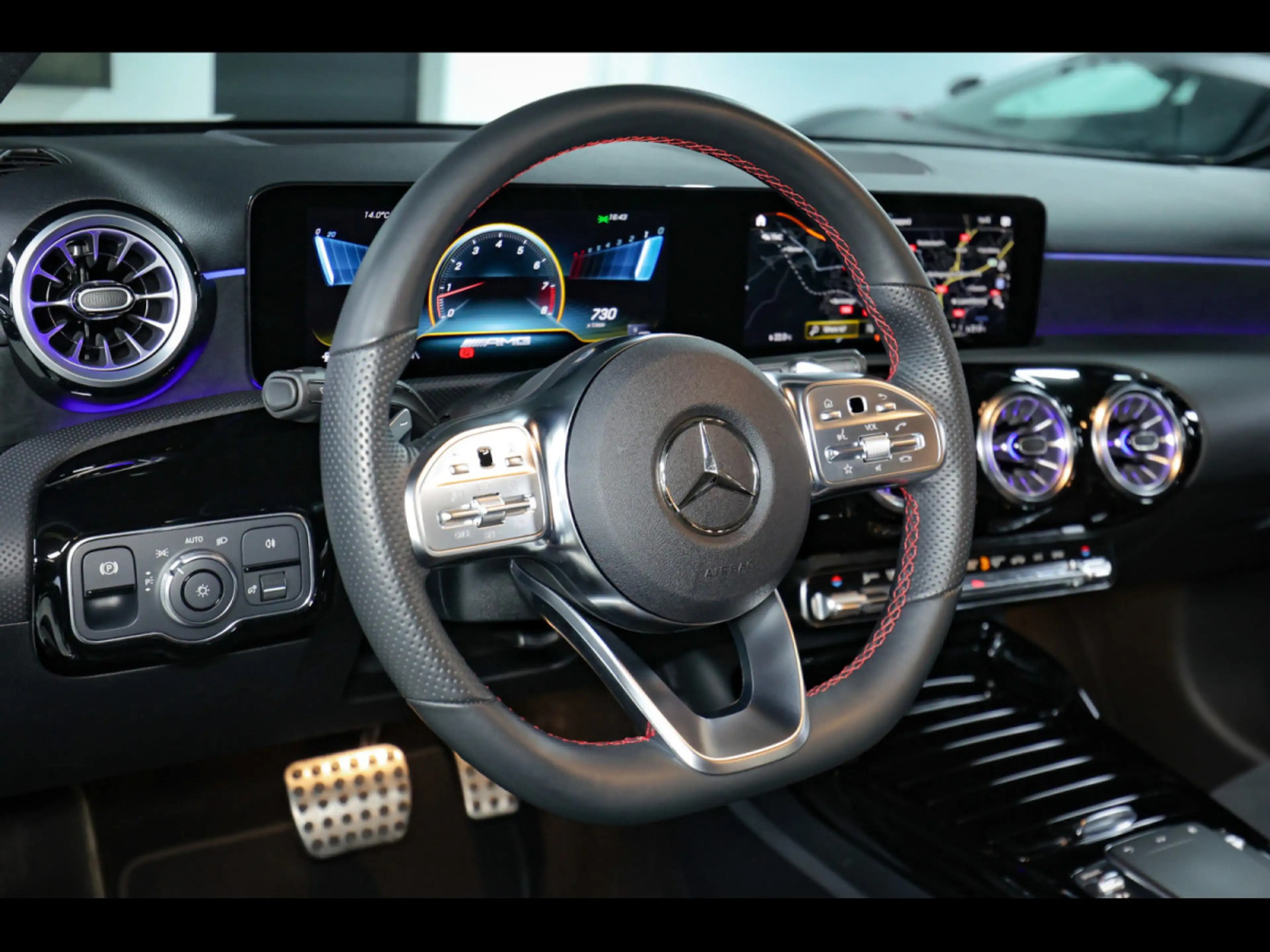 Mercedes-Benz A 45 AMG 4M°WARRANTY 12/27°AERO°BURM°PANO°CARPLAY°ABGAS — photo 10