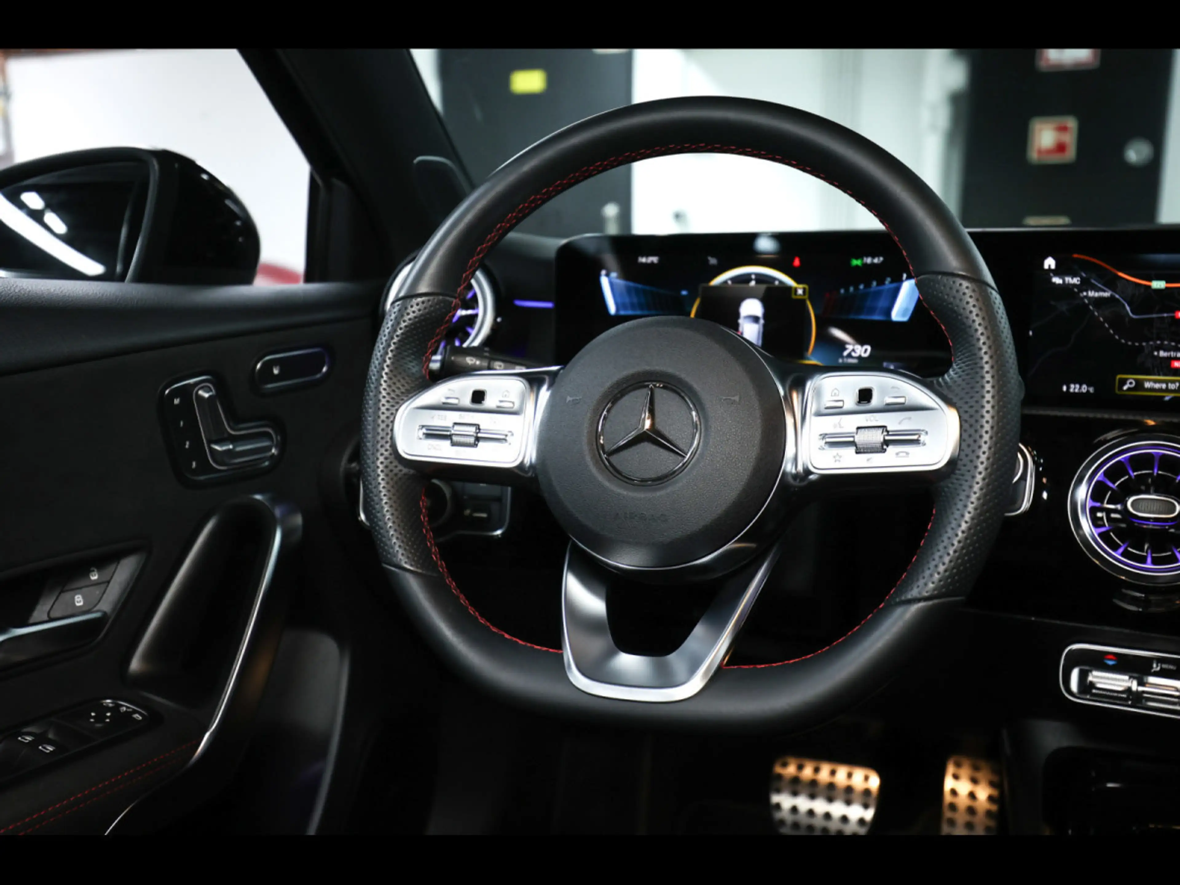 Mercedes-Benz A 45 AMG 4M°WARRANTY 12/27°AERO°BURM°PANO°CARPLAY°ABGAS — photo 12