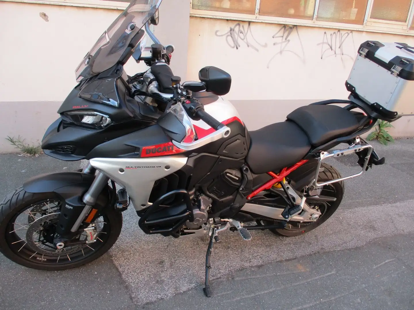 Ducati Multistrada V4 Fekete - 2