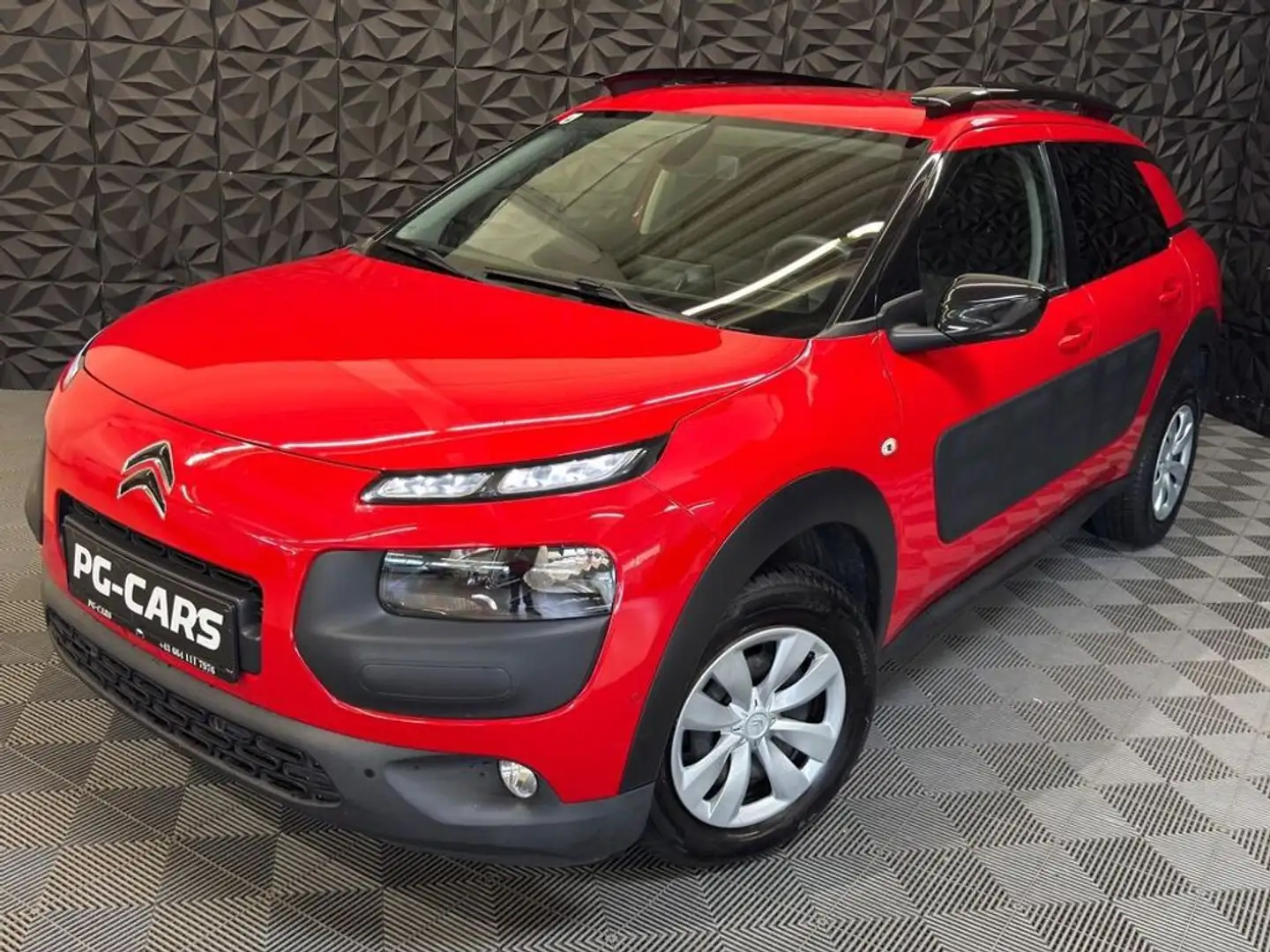 Citroen C4 Cactus 1.6 Blue-HDi Shine Rouge - 1
