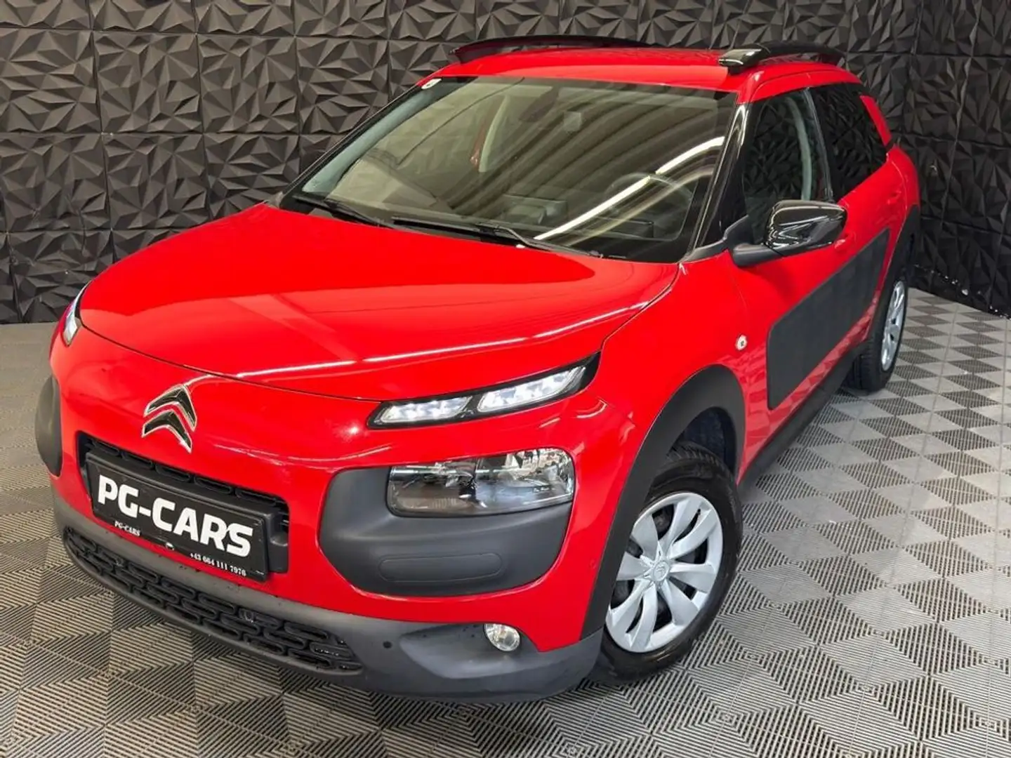 Citroen C4 Cactus 1.6 Blue-HDi Shine Rouge - 2