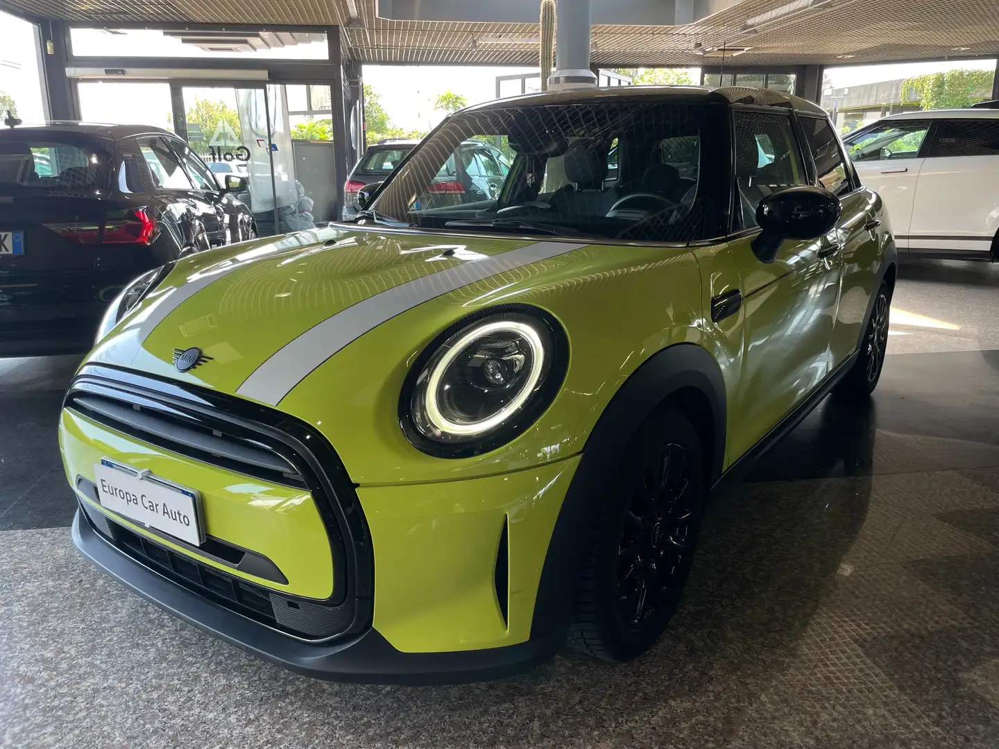MINI Cooper Mini IV F55 2021 5p 5p 1.5 Resolute auto Giallo - 1