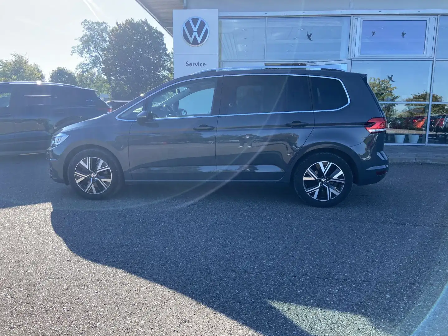 Volkswagen Touran 1.5 TSI HIGHLINE NAVI+LED+AHK+PANORAMA+AC Grau - 2