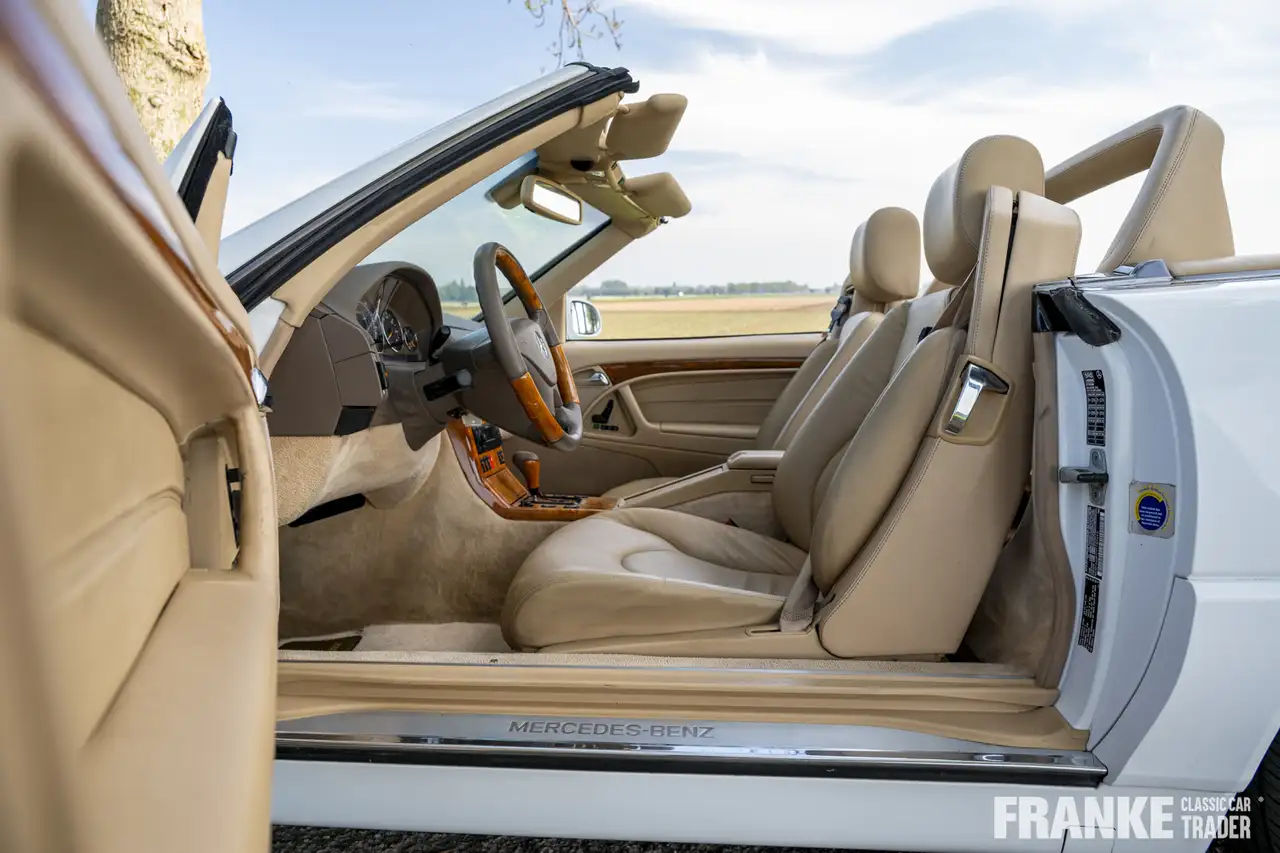 Mercedes-Benz SL 500 Cabrio V8. Youngtimer met matching numbers, histor, foto 3