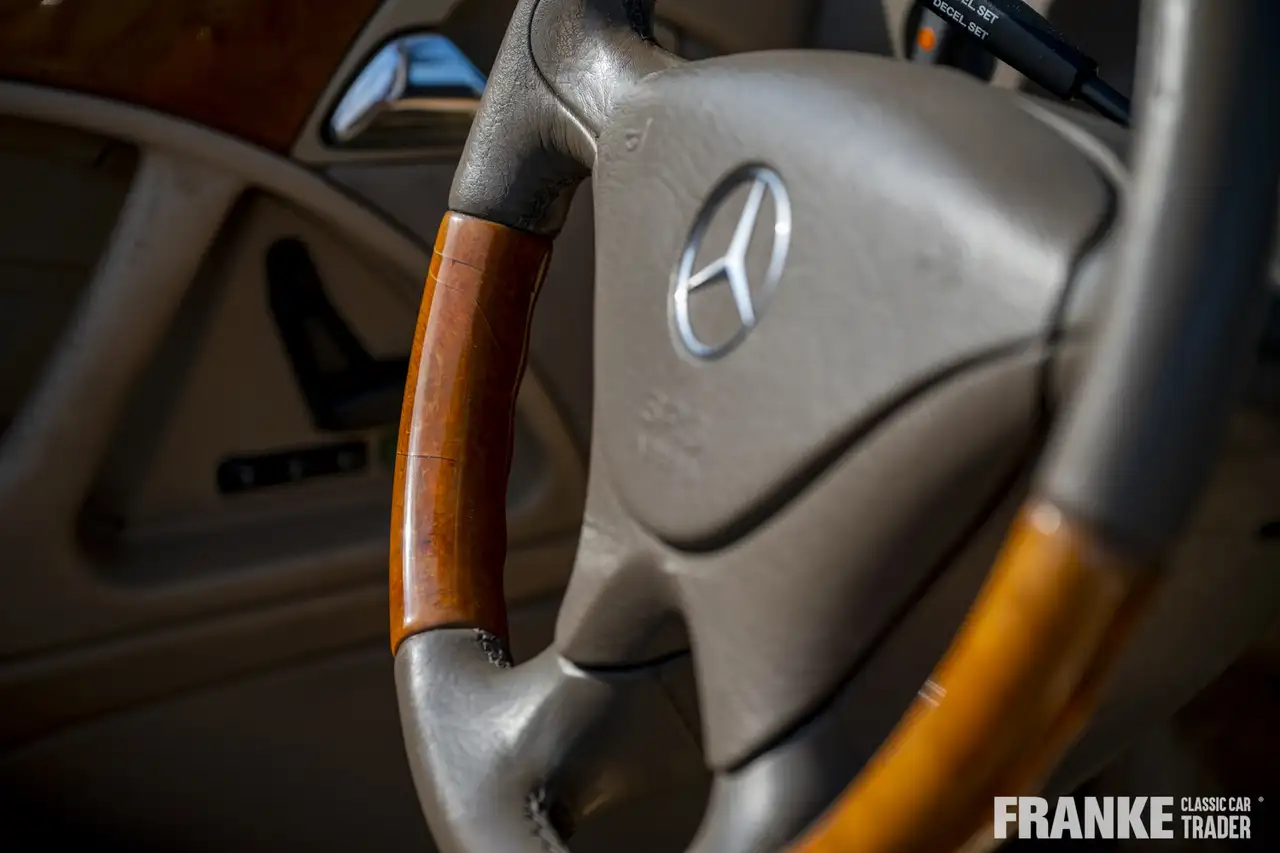 Mercedes-Benz SL 500 Cabrio V8. Youngtimer met matching numbers, histor, foto 10