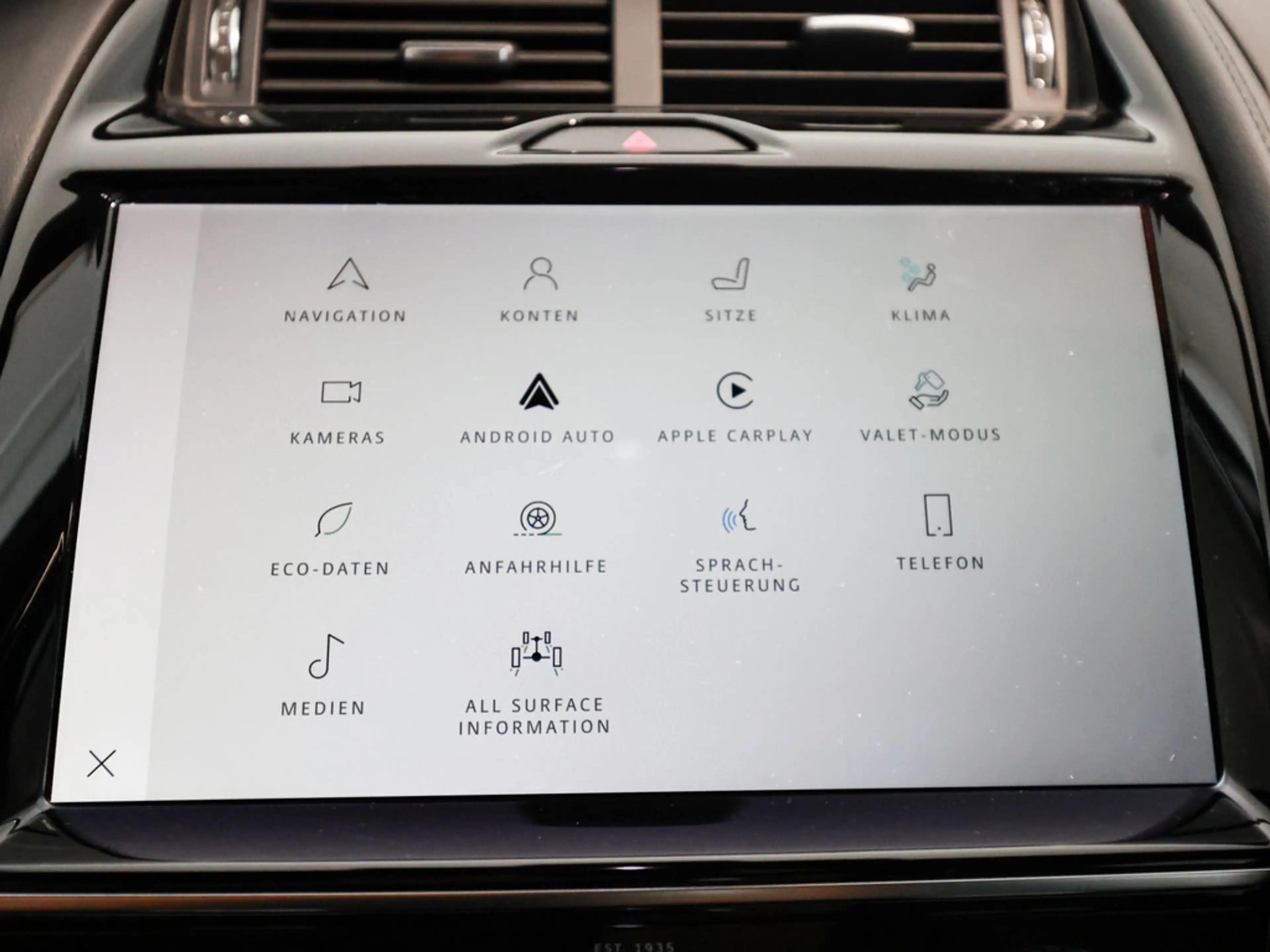 Jaguar E-Pace 2.0D AWD — photo 10