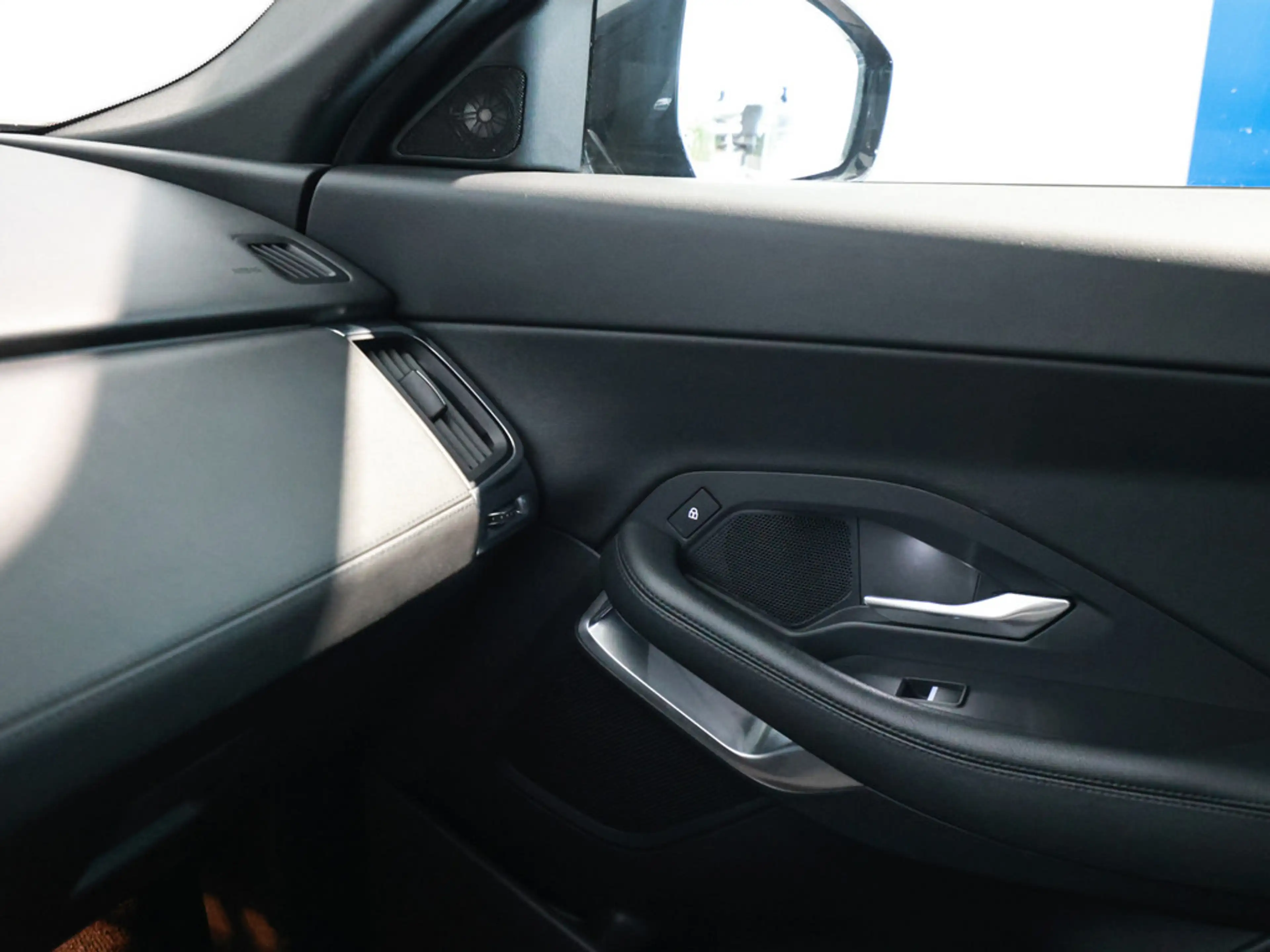 Jaguar E-Pace 2.0D AWD — photo 14