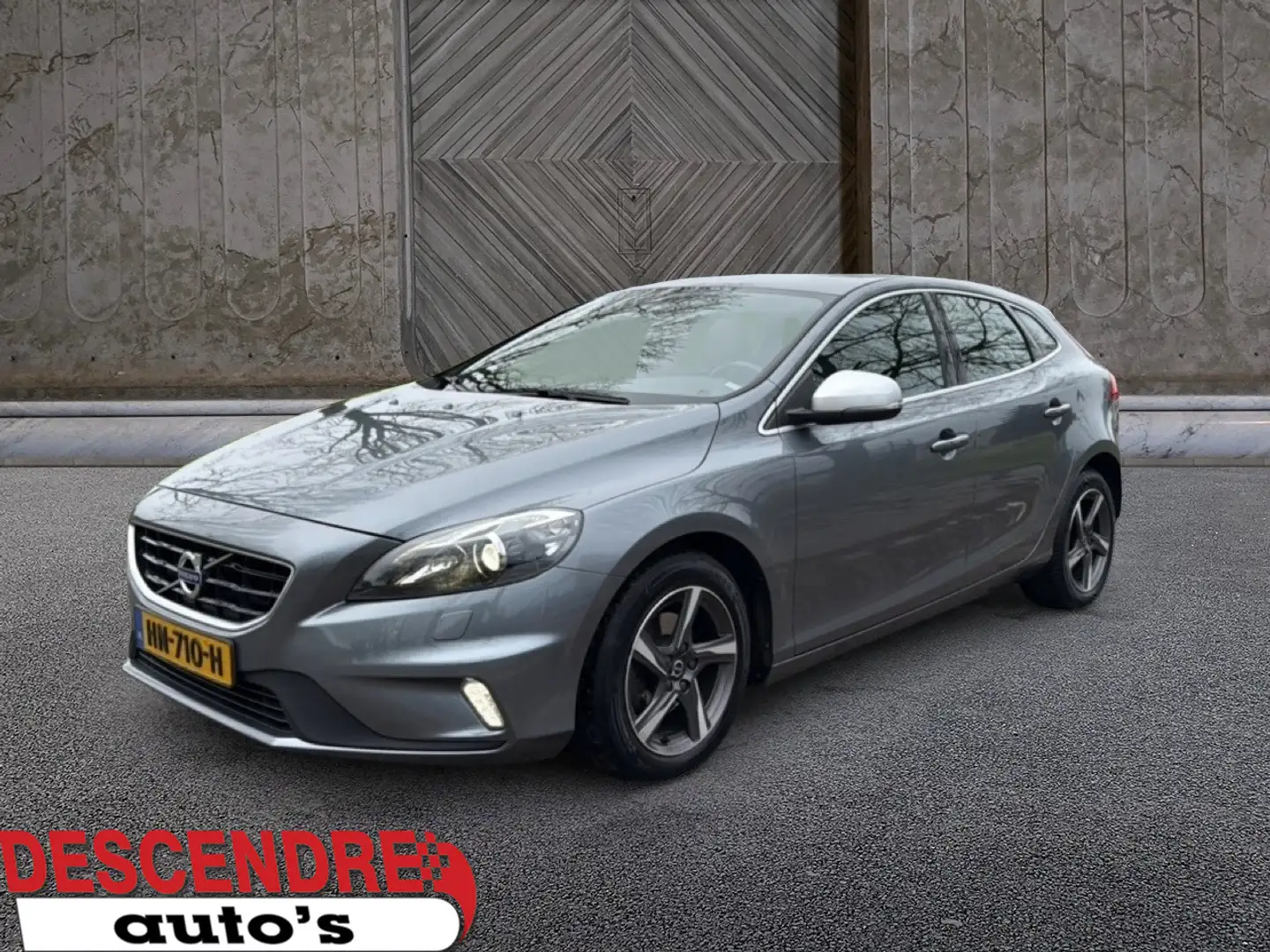 Volvo V40 2.0 D2 R-Design Business Grijs - 1