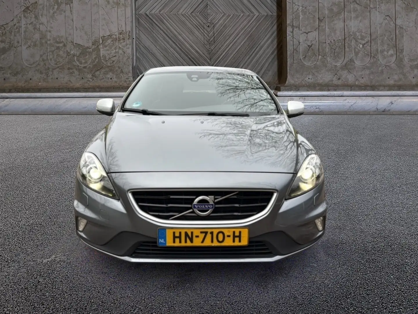 Volvo V40 2.0 D2 R-Design Business Grijs - 2