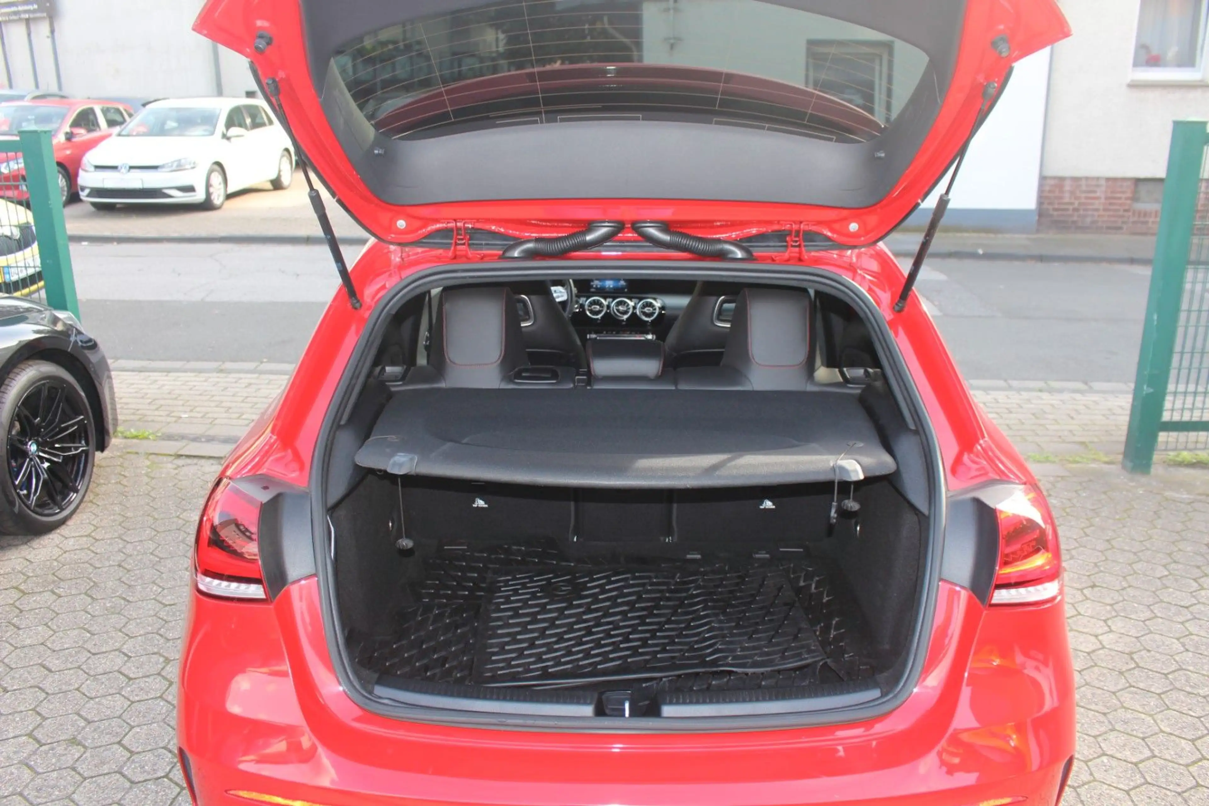 Mercedes-Benz A 180 AMG-Line/Ambiente/Pdc V+H/Spur.As./Temp. — photo 9