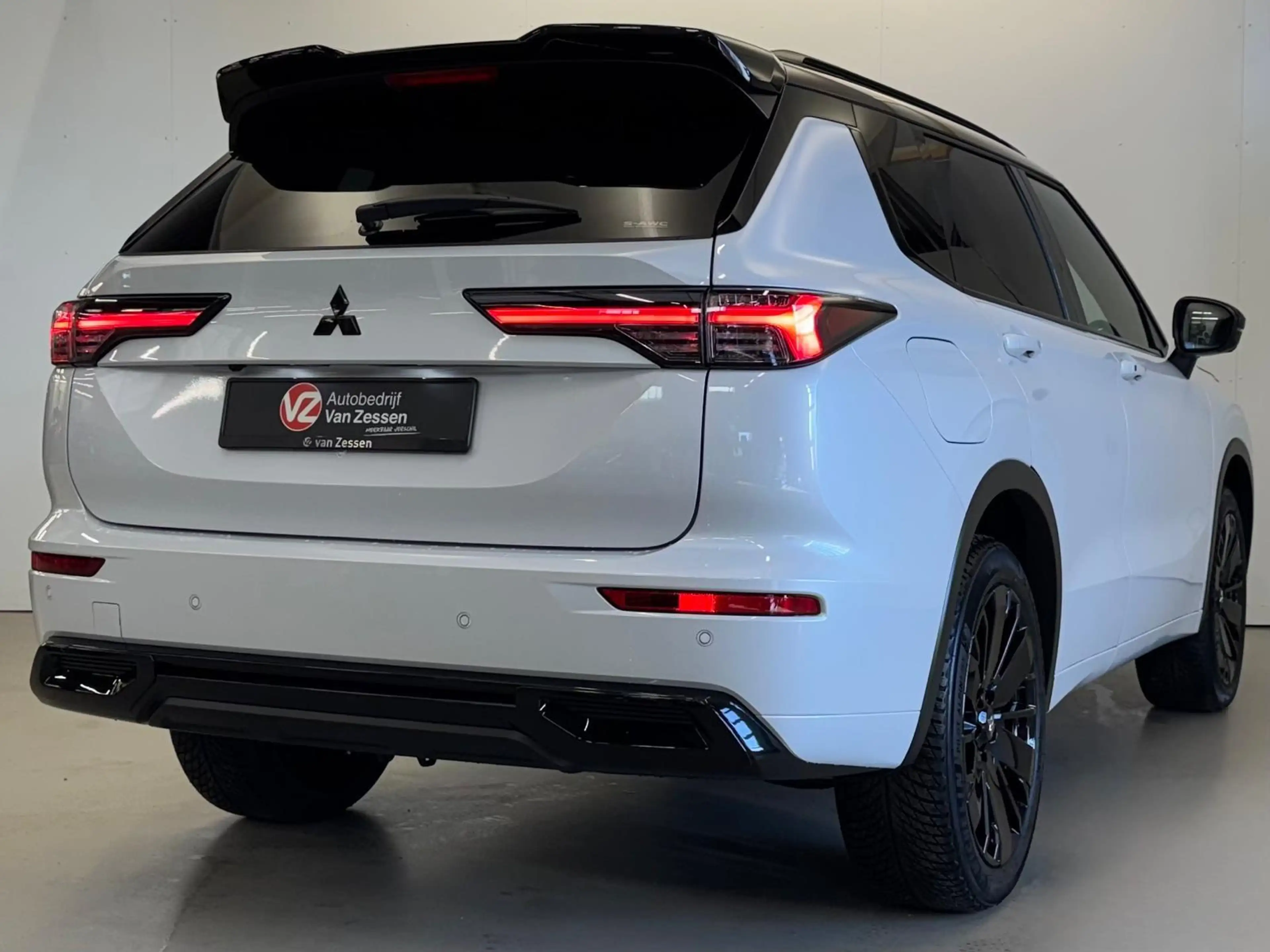 Mitsubishi Outlander 2.4 PHEV Instyle+ Black Edition | Actieprijs | Uni — photo 8