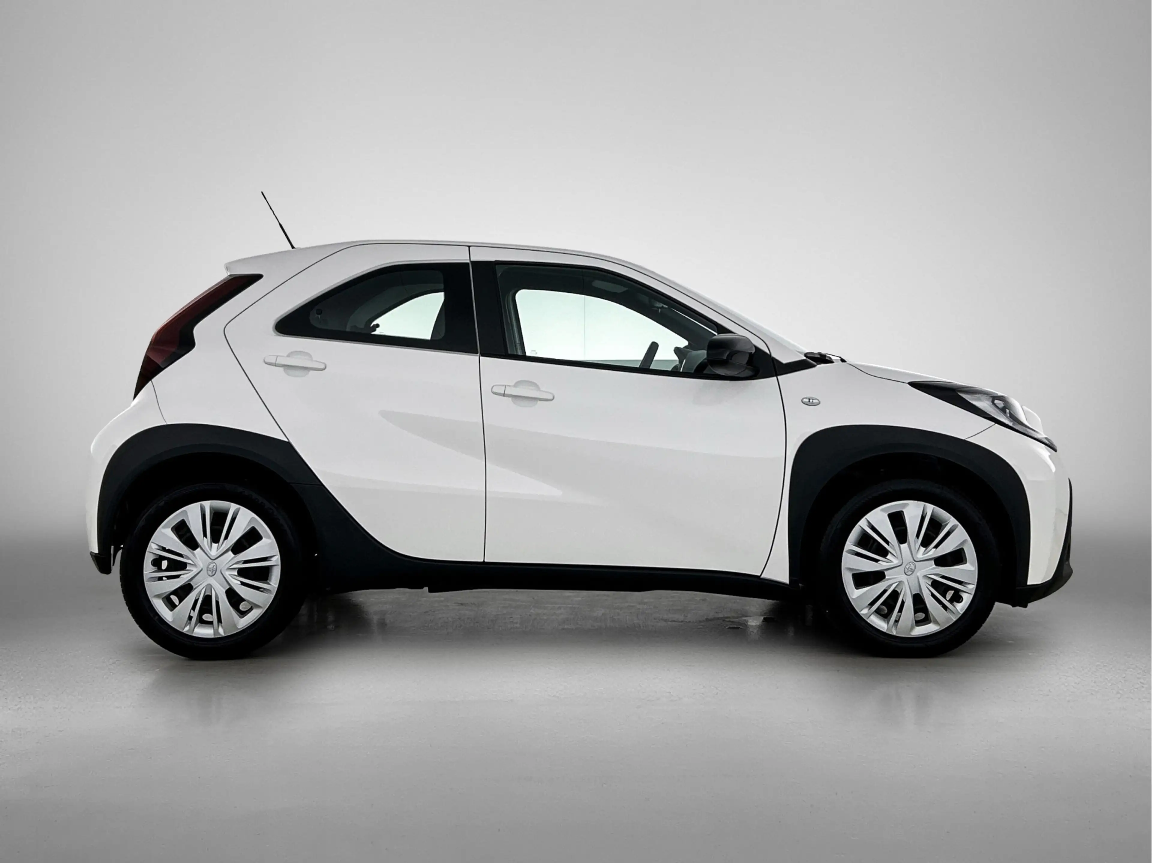 Toyota Aygo X 1.0 VVT-i S-CVT Play | BTW voertuig | Apple CarPla — photo 12