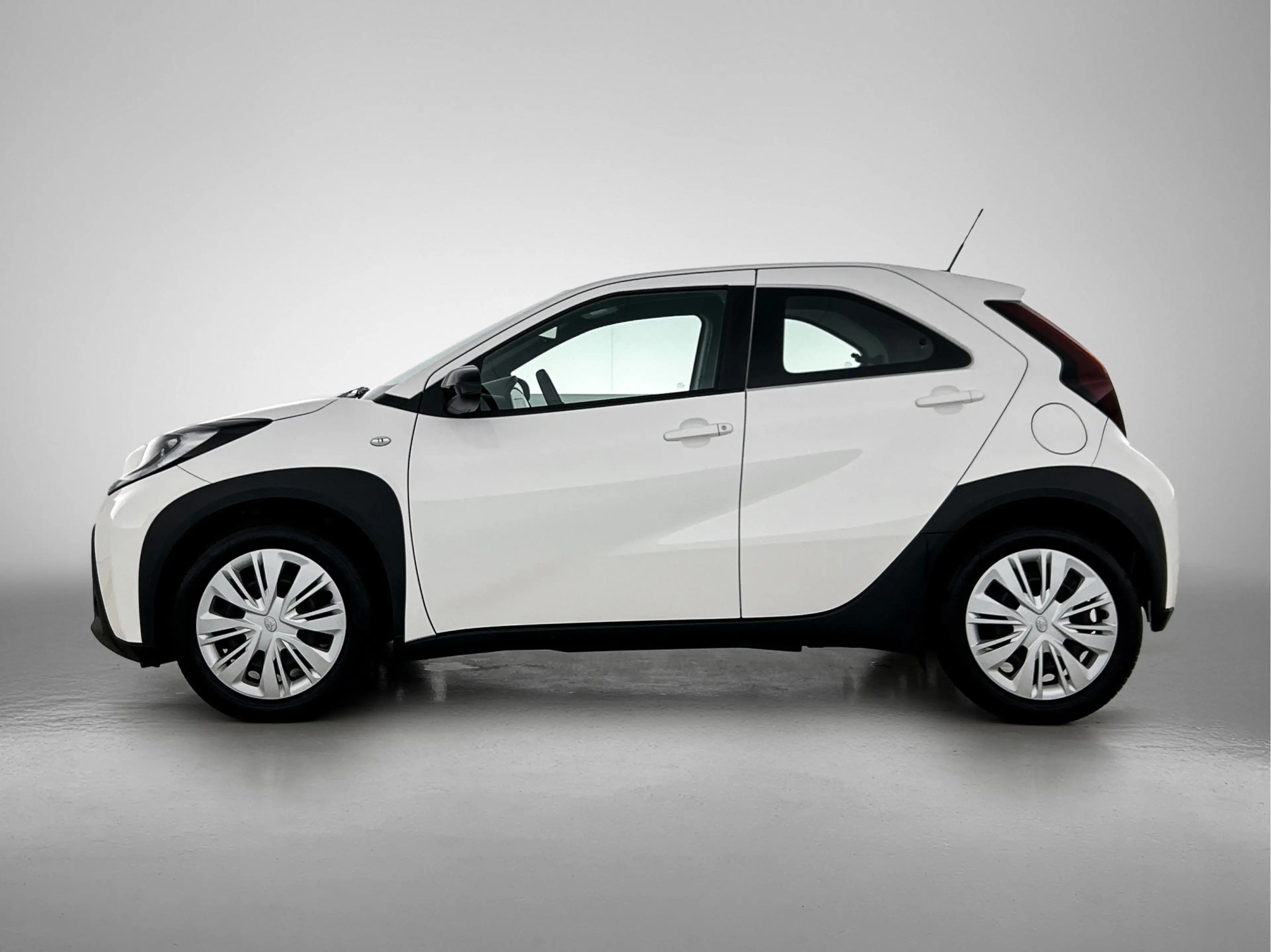 Toyota Aygo X 1.0 VVT-i S-CVT Play | BTW voertuig | Apple CarPla — photo 3