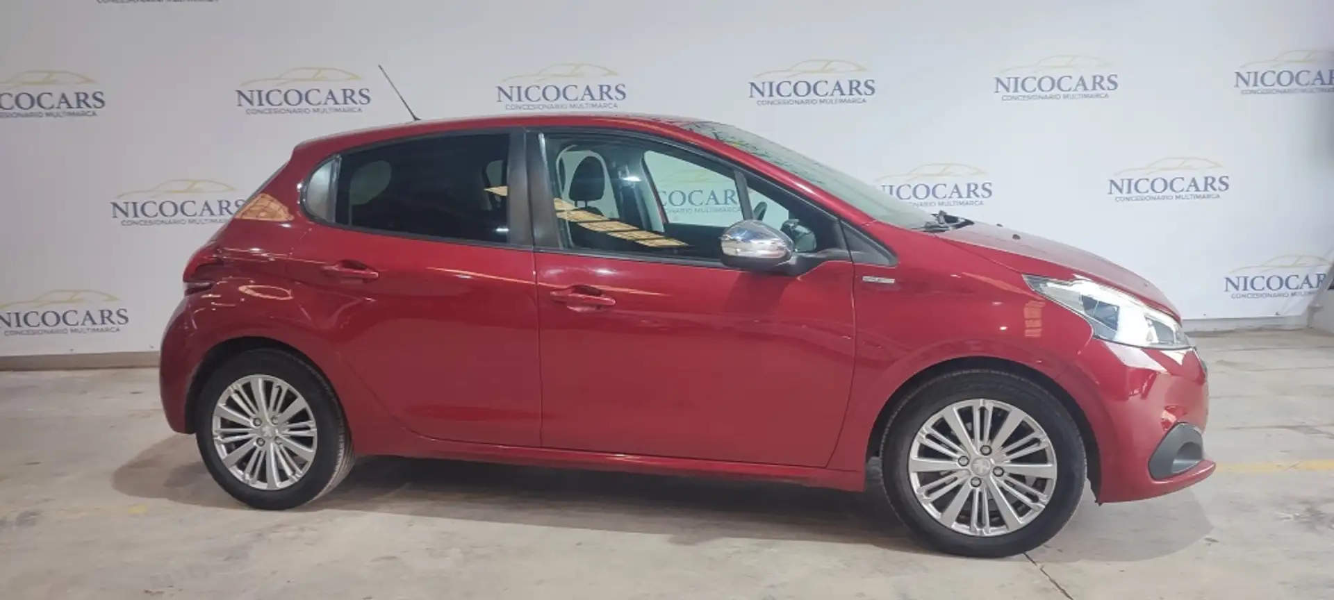 Peugeot 208 1.2 PureTech S&S Style 82 Violett - 1