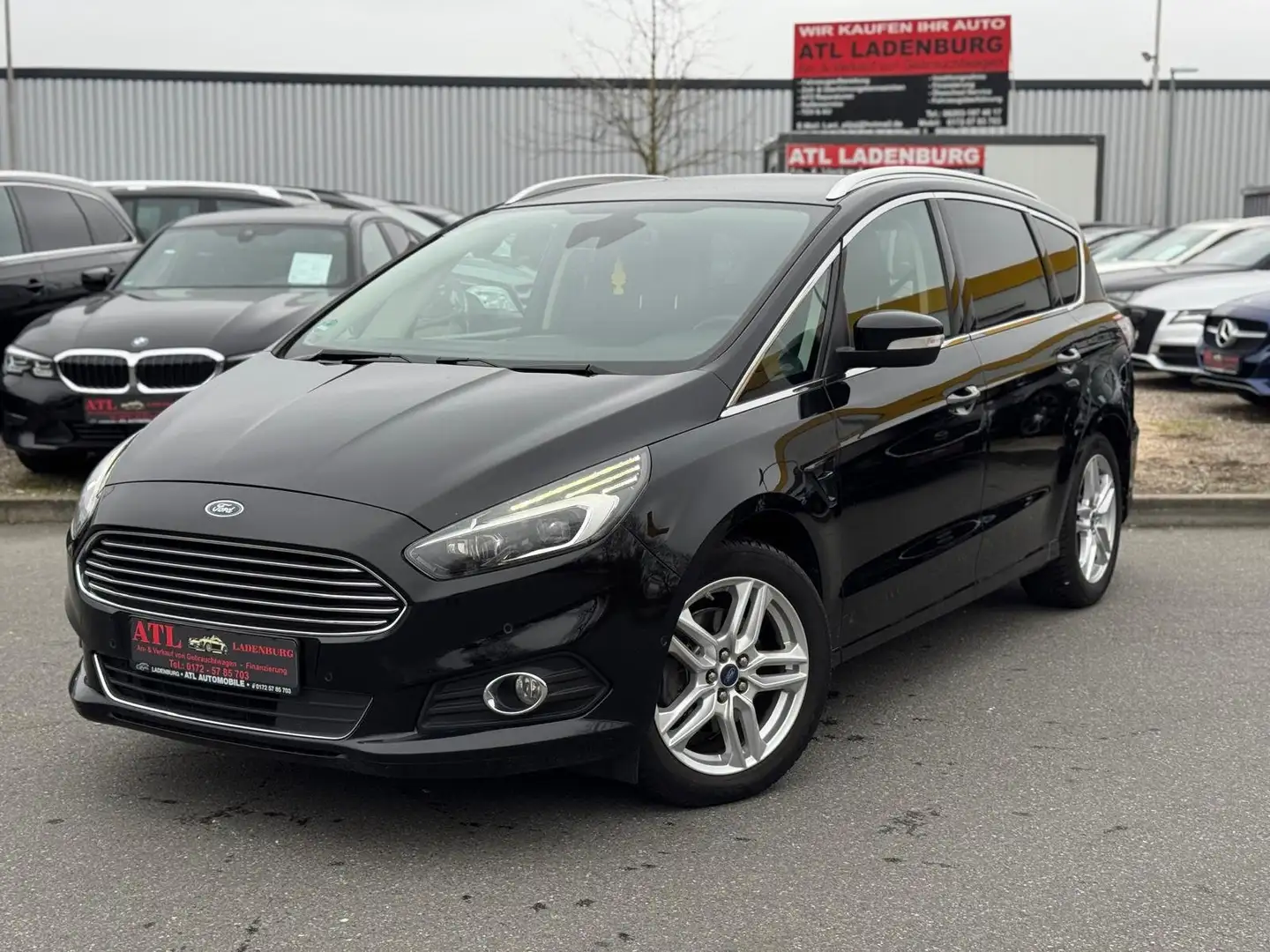 Ford S-Max Titanium Schwarz - 1