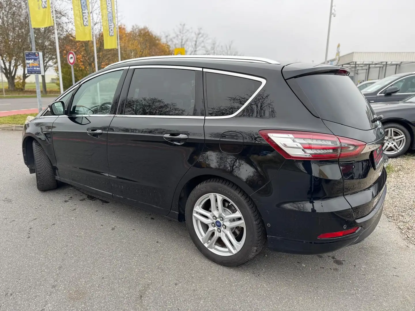 Ford S-Max Titanium Schwarz - 2