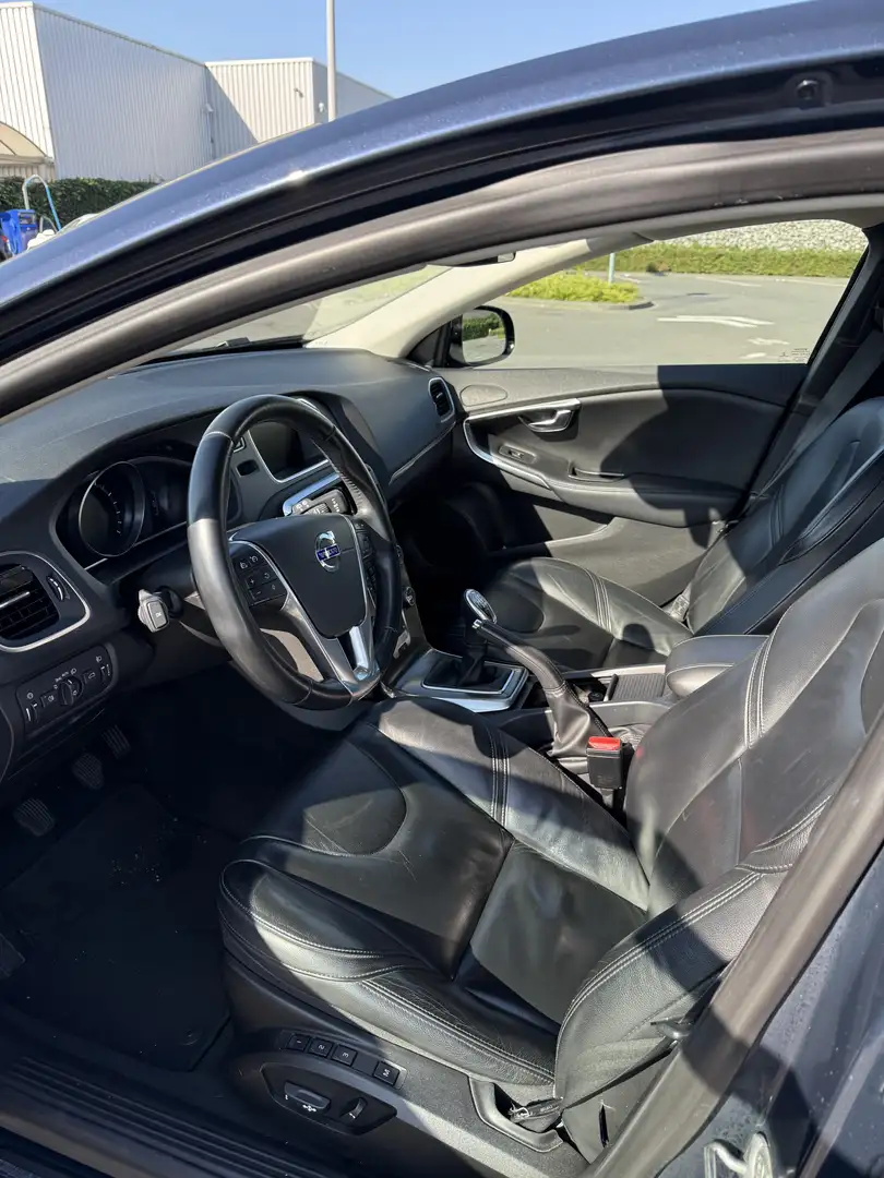 Volvo V40 T3 Momentum - 1