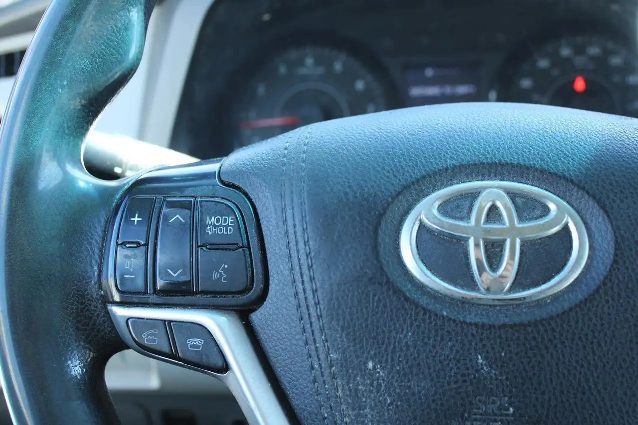Toyota Sienna снимка Toyota Sienna