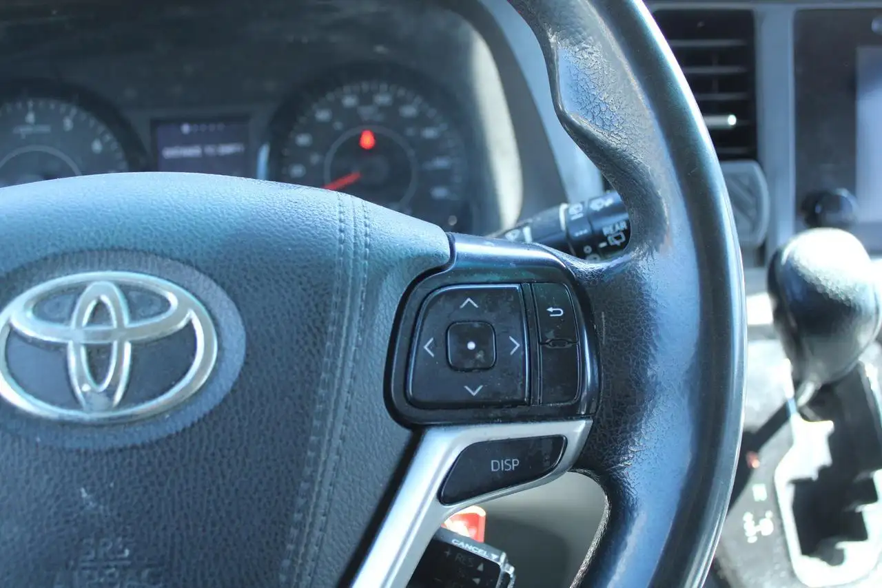 Toyota Sienna снимка Toyota Sienna