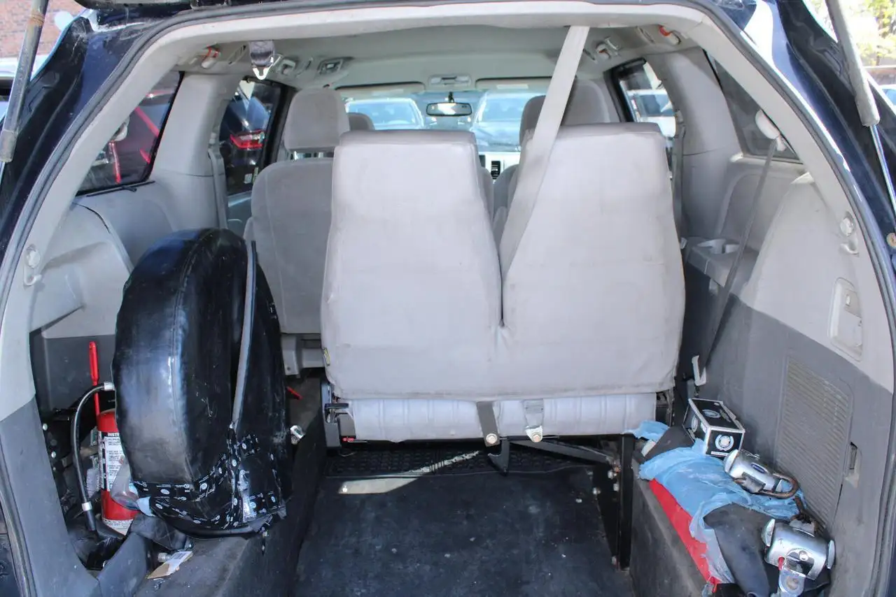 Toyota Sienna снимка Toyota Sienna