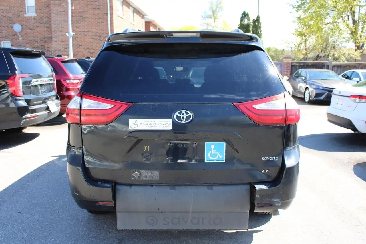 Toyota Sienna снимка Toyota Sienna