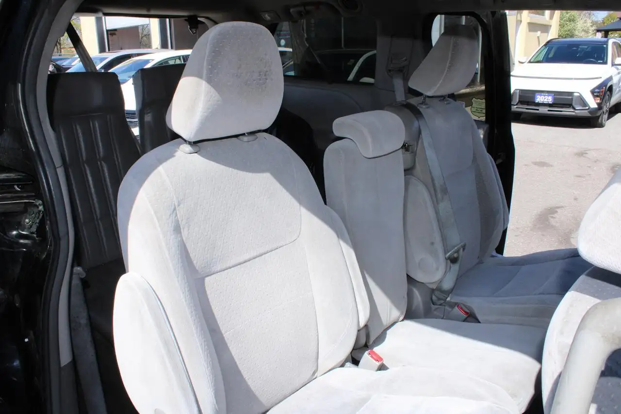 Toyota Sienna снимка Toyota Sienna