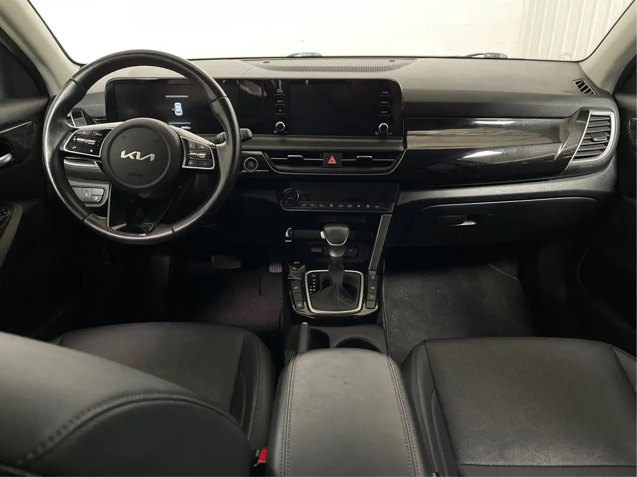 Kia Seltos снимка Kia Seltos