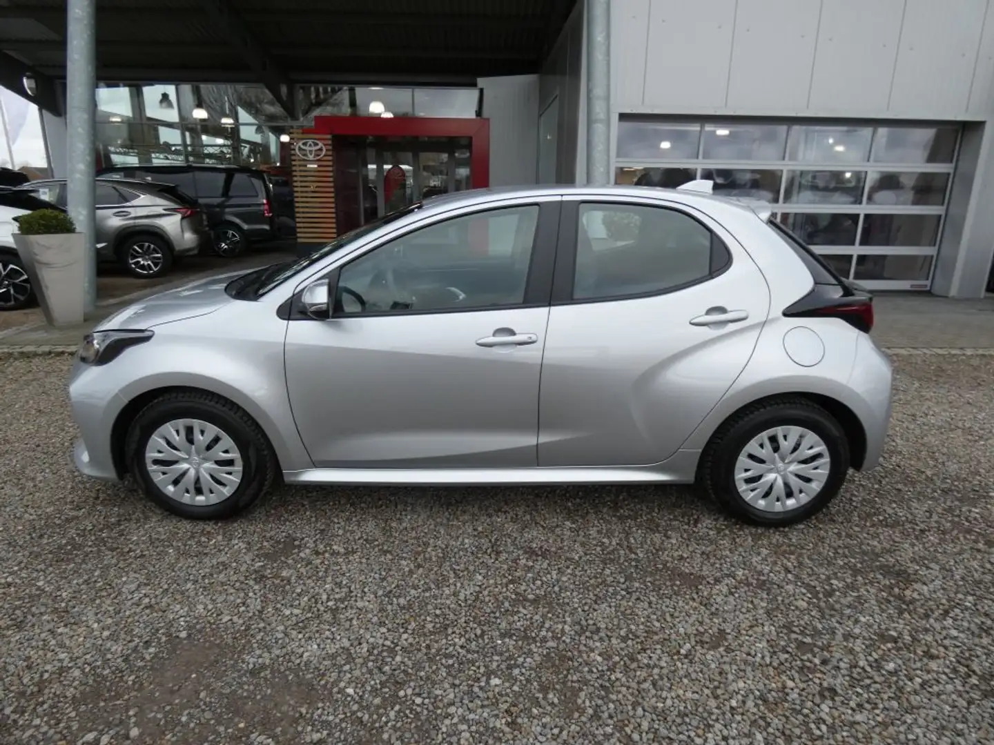 Toyota Yaris 1.0 VVT-i Comfort * Klima+Kamera+Allwetter Argento - 2