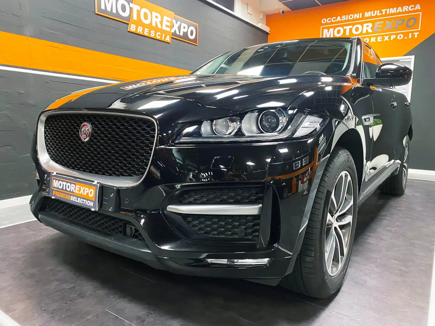 Jaguar F-Pace 2.0d i4 R-Sport 180cv AWD Auto. Black Edition Nero - 1