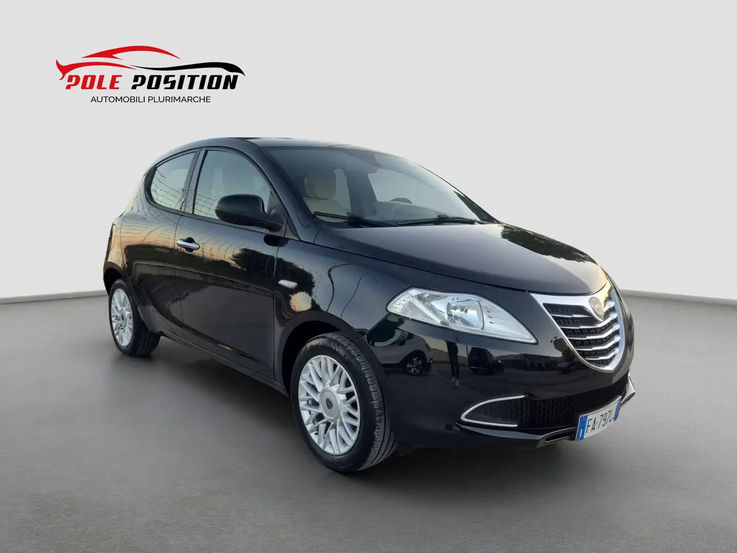 Lancia Ypsilon Ypsilon III 2011 1.2 8v Gold c/CL 69cv E6 Nero - 1