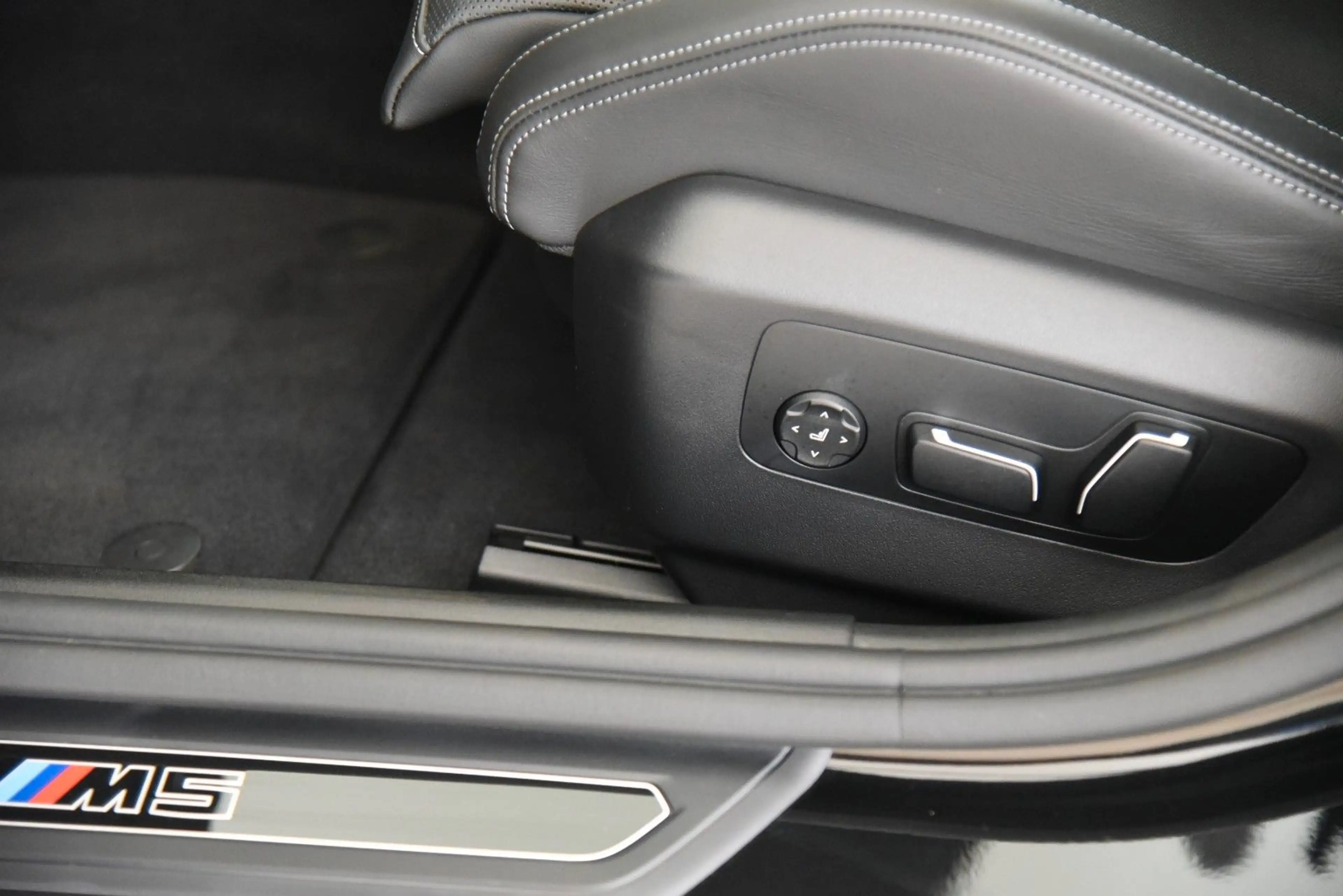 BMW M5 xDrive Touring ACC AHK Pano LED 360° DAB B&W — photo 18