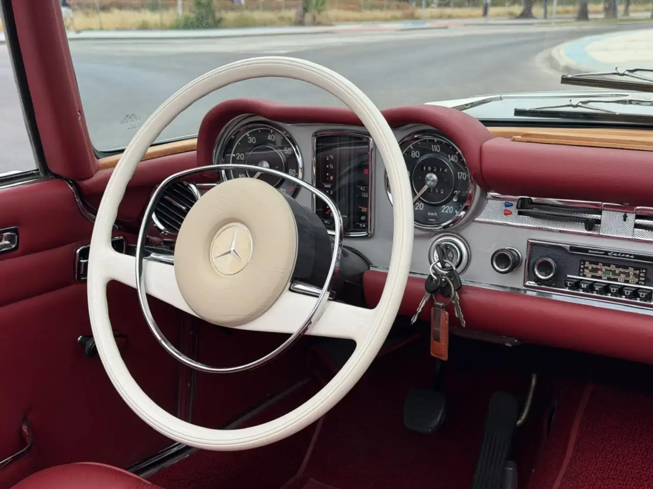 Mercedes-Benz SL 280 (113), foto 12