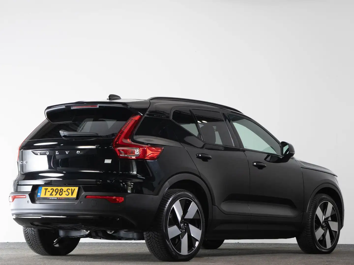 Volvo XC40 Recharge Ultimate 70 kWh 231 PK | LED | Panoramada Zwart - 2
