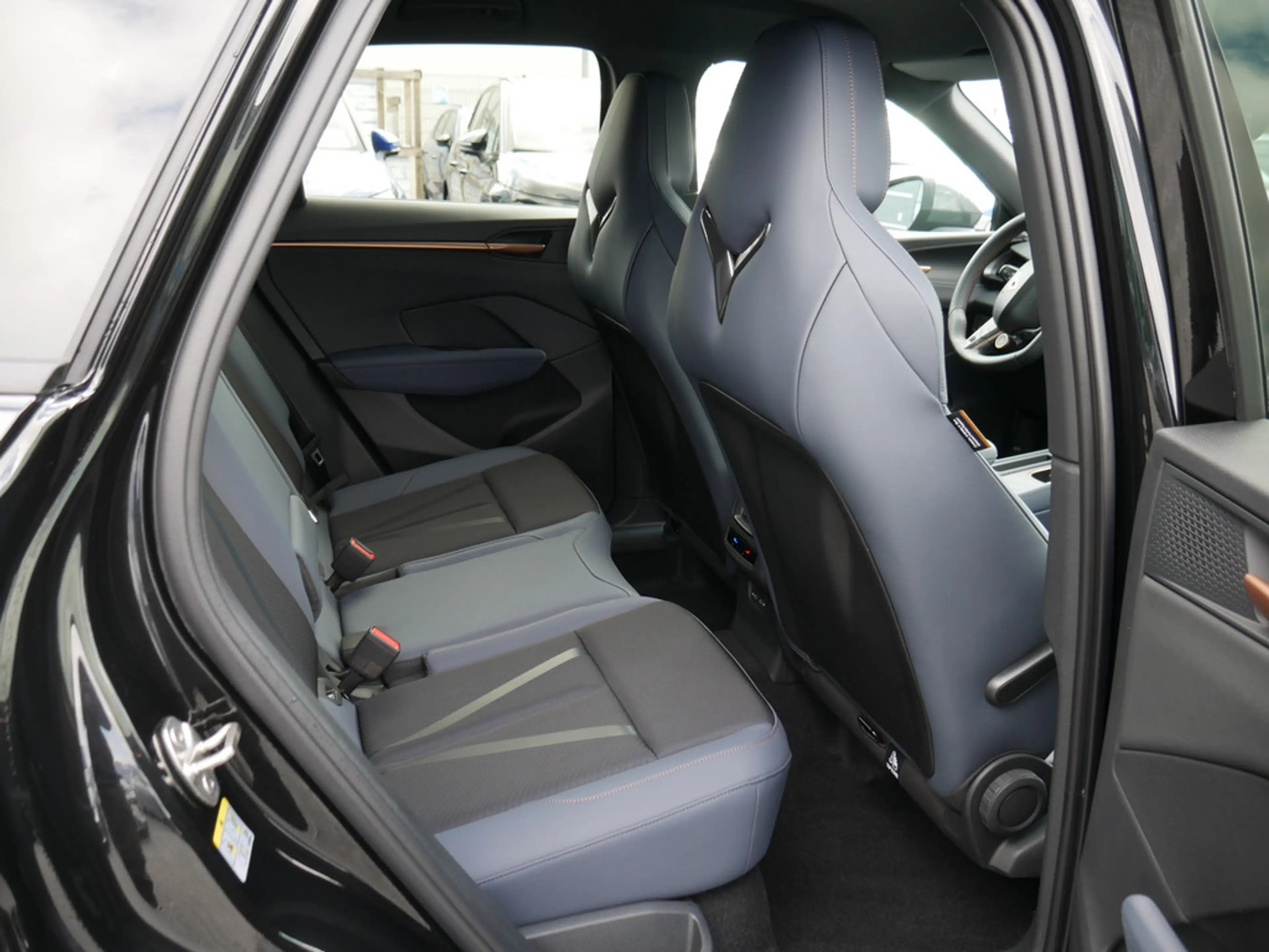 CUPRA Terramar TSI 1.5 e-Hybrid 360° NAVI 19"-LM — photo 5