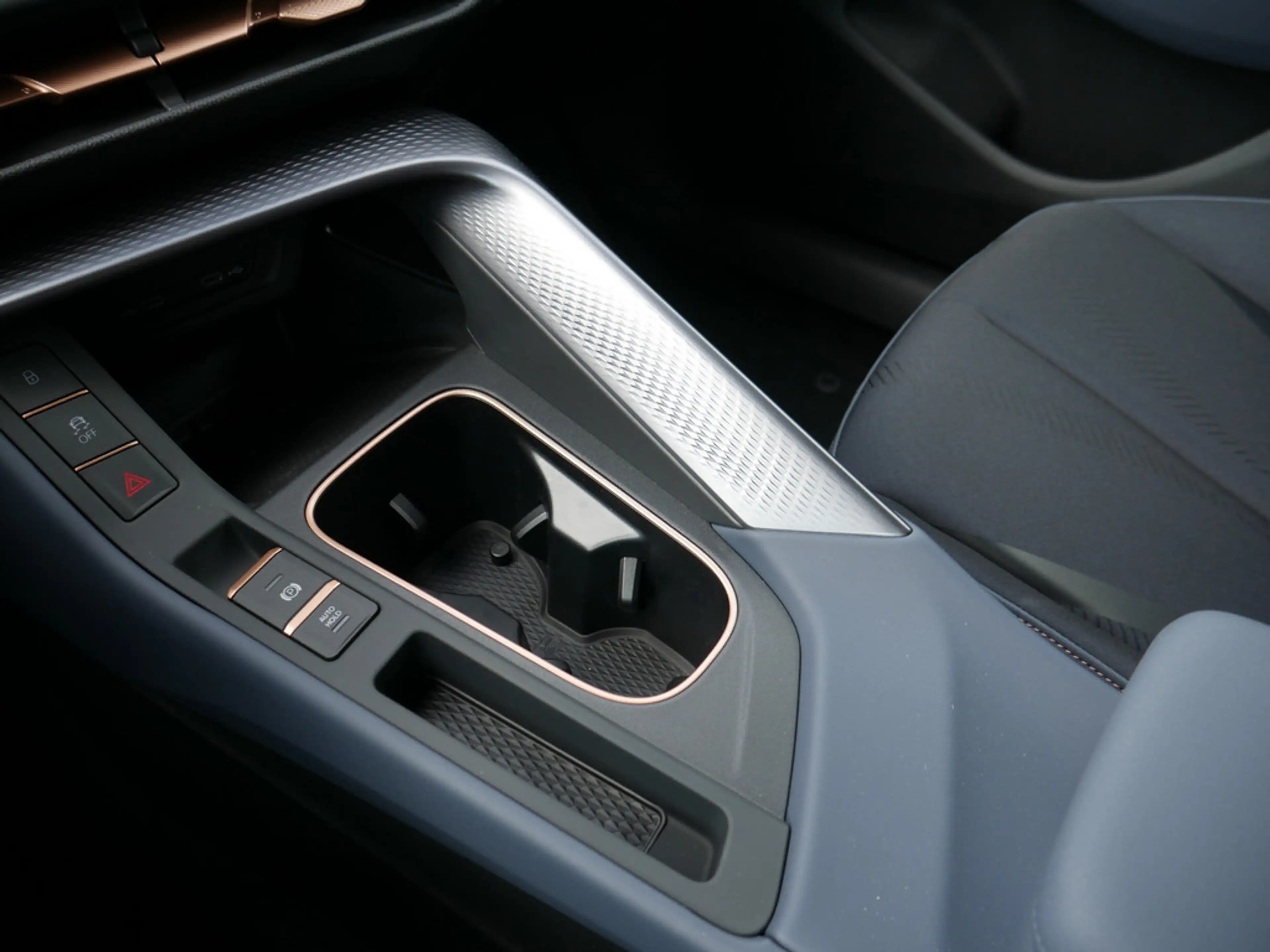 CUPRA Terramar TSI 1.5 e-Hybrid 360° NAVI 19"-LM — photo 14