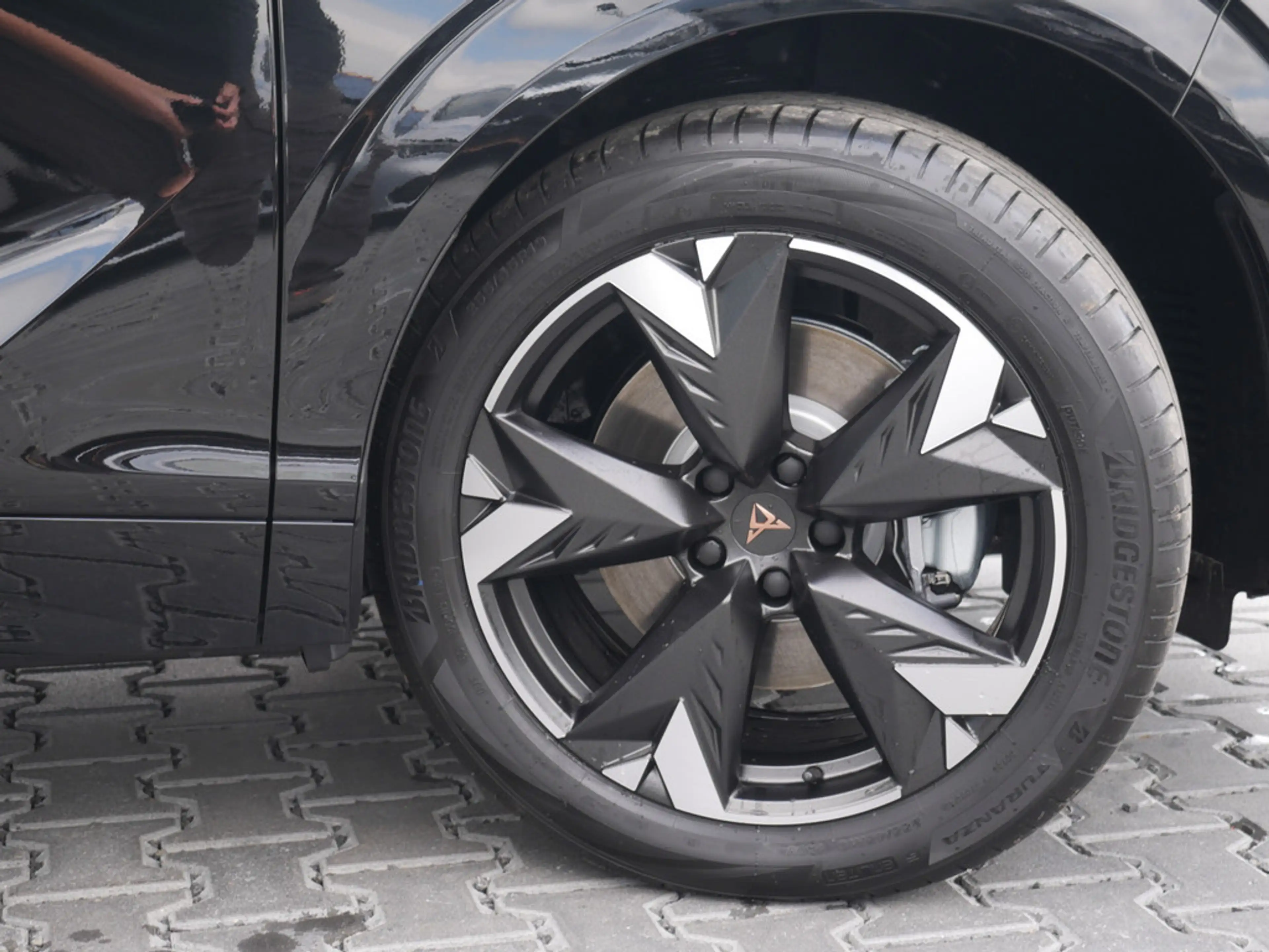 CUPRA Terramar TSI 1.5 e-Hybrid 360° NAVI 19"-LM — photo 6