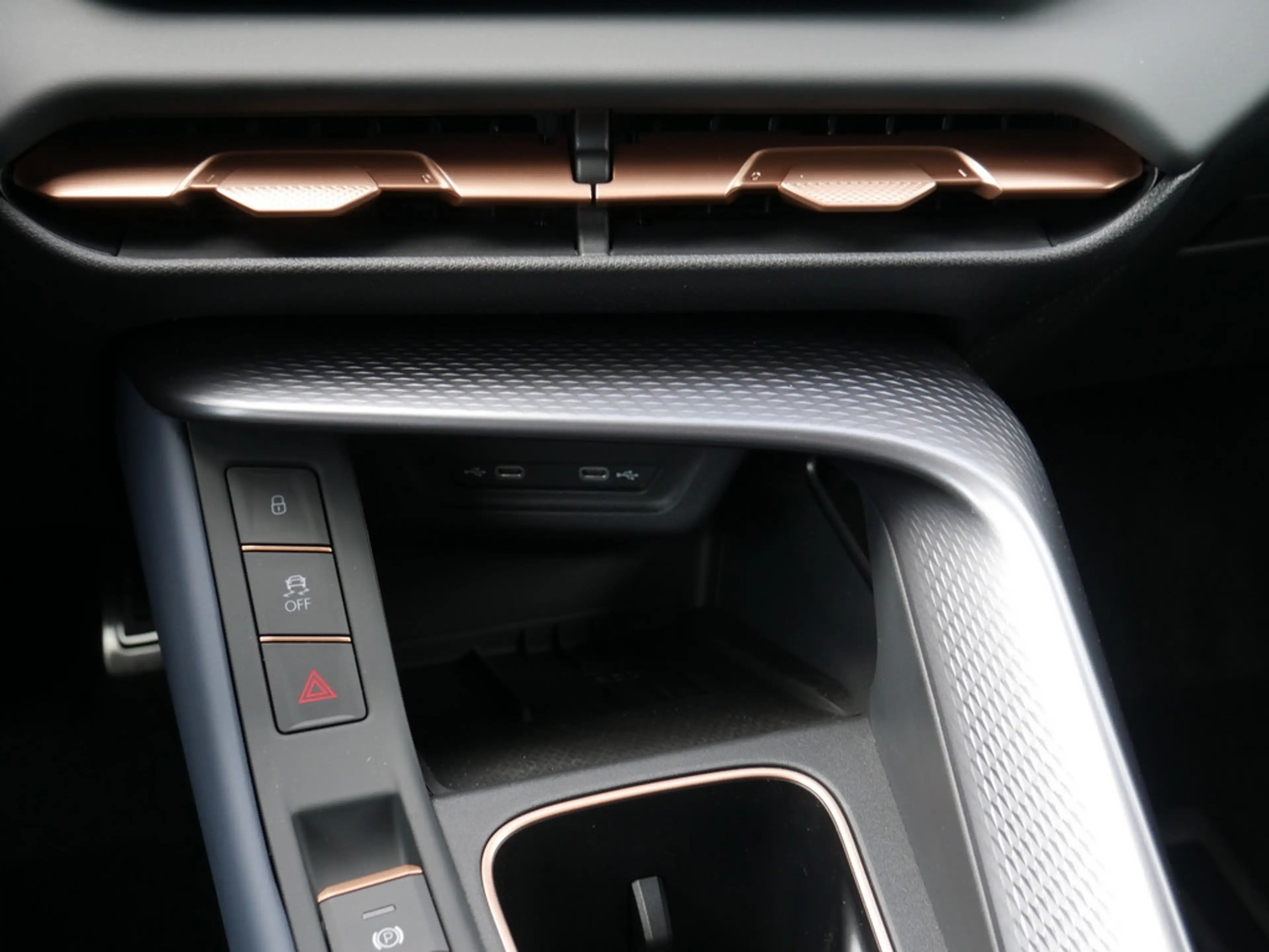 CUPRA Terramar TSI 1.5 e-Hybrid 360° NAVI 19"-LM — photo 13