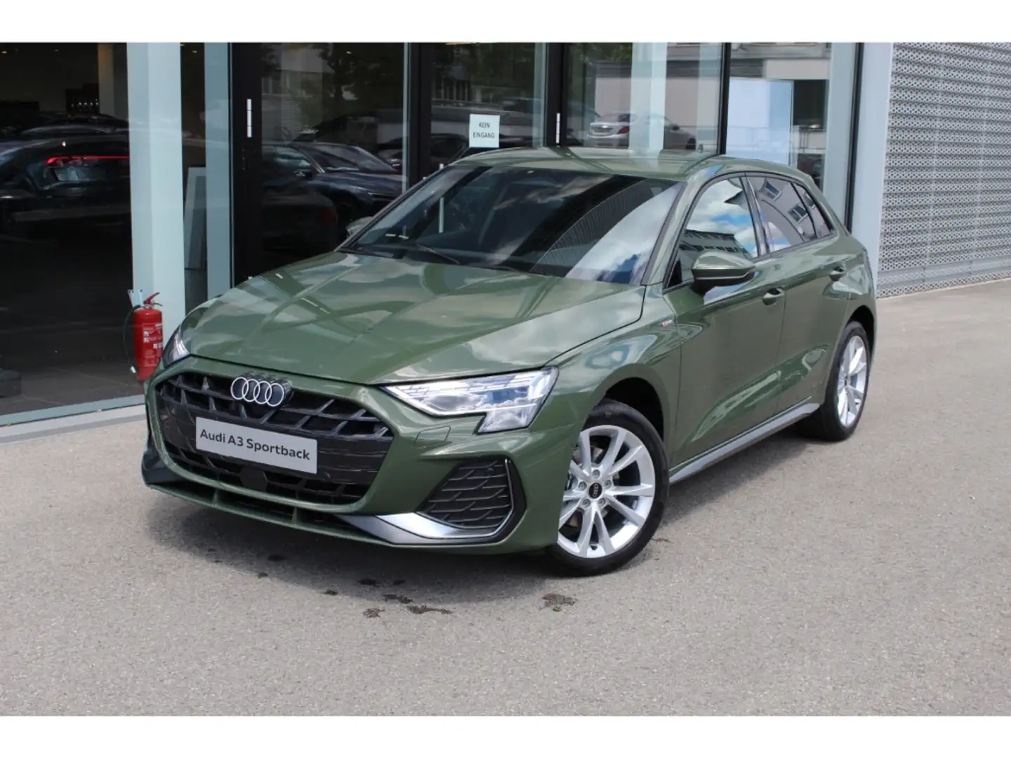 Audi A3 Sportback 30 TFSI S-tr. S-line - *LED*Business*Con Grün - 2
