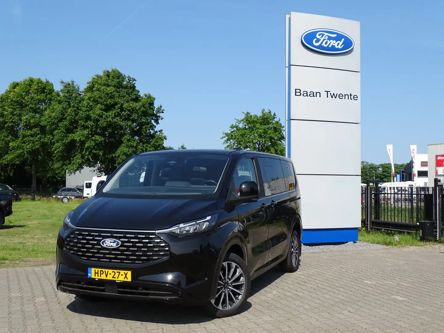 Ford Tourneo Custom 2.5 Plug-IN Hybrid 233 PK L1H1 Titanium X | Incl. Zwart - 2