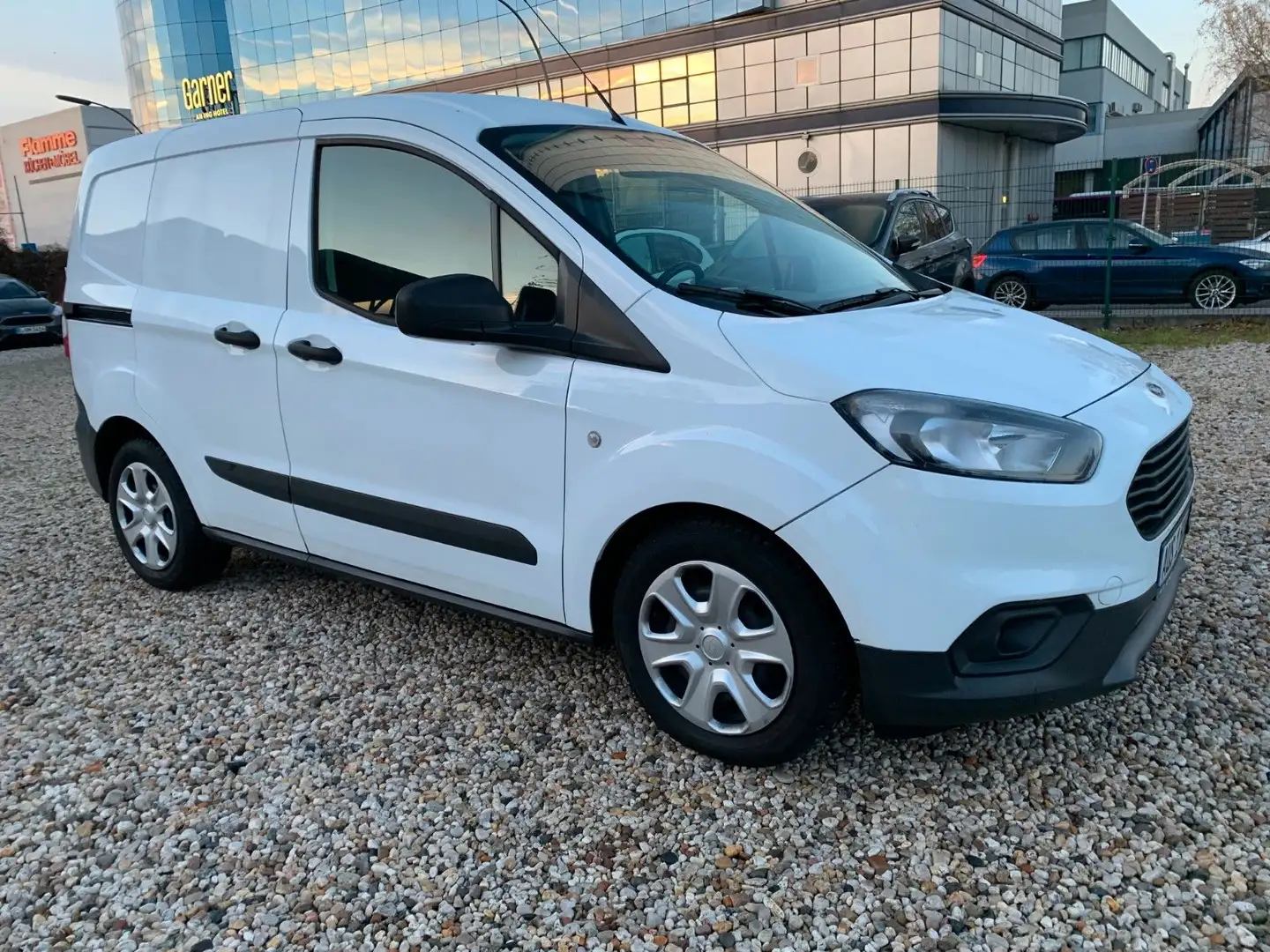 Ford Transit Courier 1.Hand * 23.317 km * Scheckheft Weiß - 1