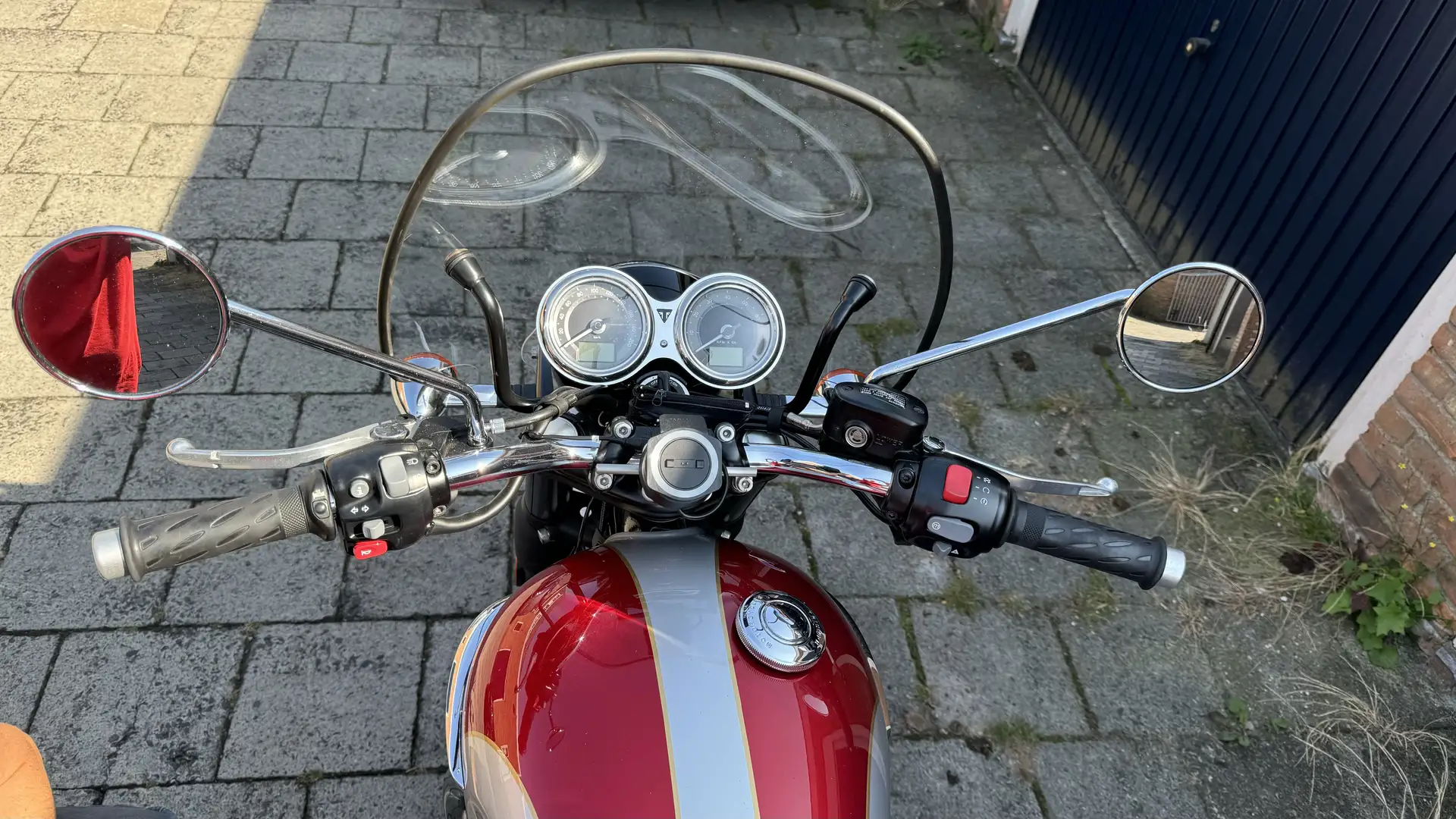 Triumph Bonneville T120 rood/ gtijs - 2