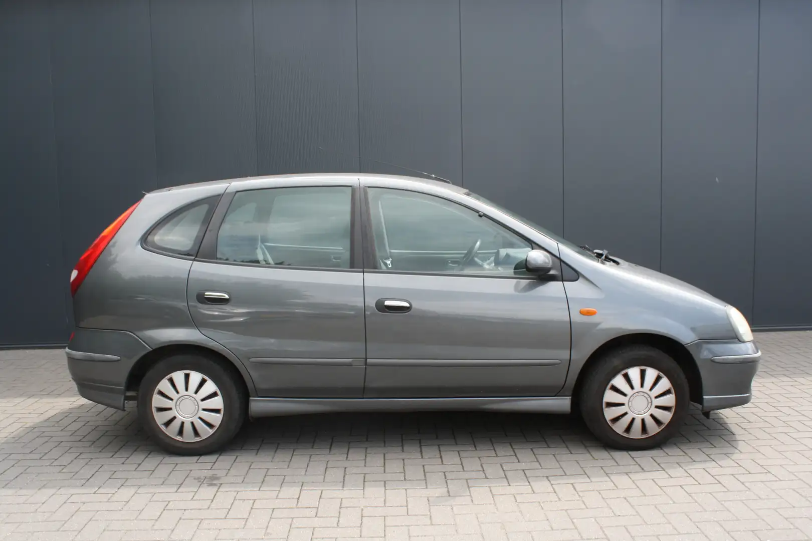 Nissan Almera Tino 1.8 CLIMATE CONTROL - CRUISE CONTROL - NAVIGATIE Grijs - 2