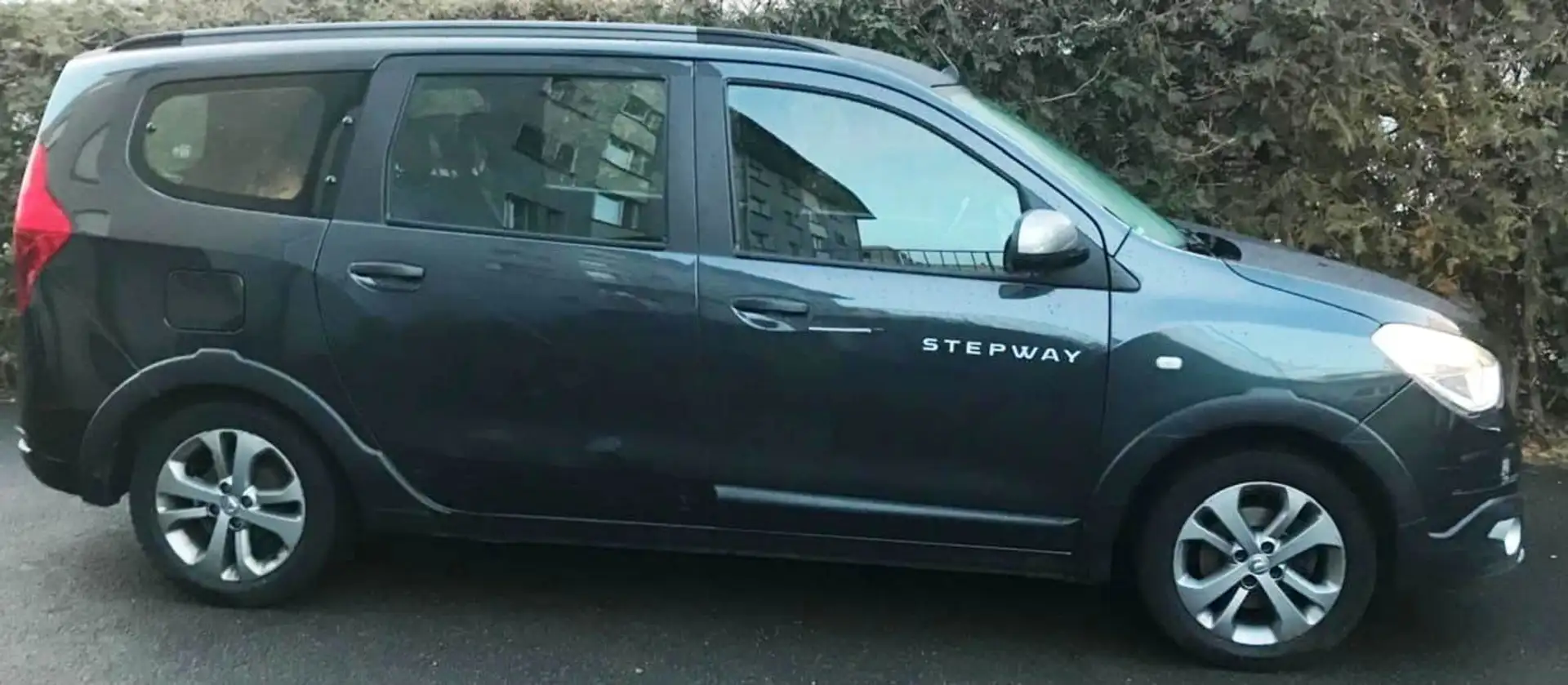 Dacia Lodgy Lodgy TCe 115 Stepway Celebration Černá - 2