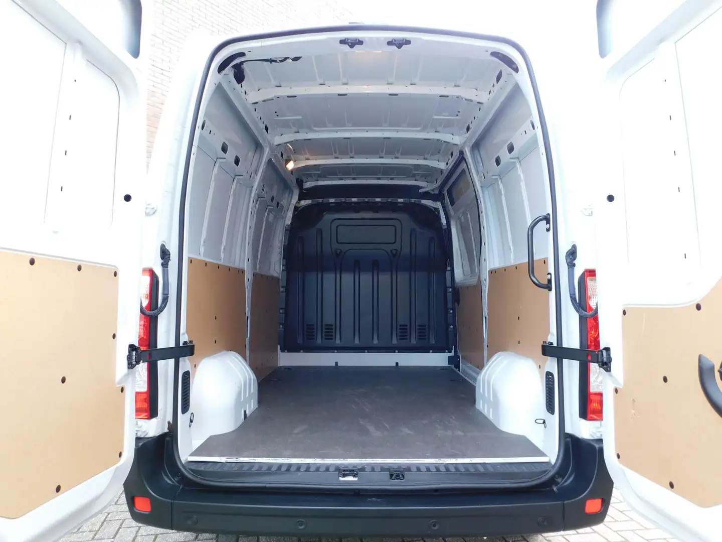 Opel Movano 2.3 Turbo L2H2 NAVIGATIE / 6900 KM ! TREKGEWICHT 2 Wit - 2