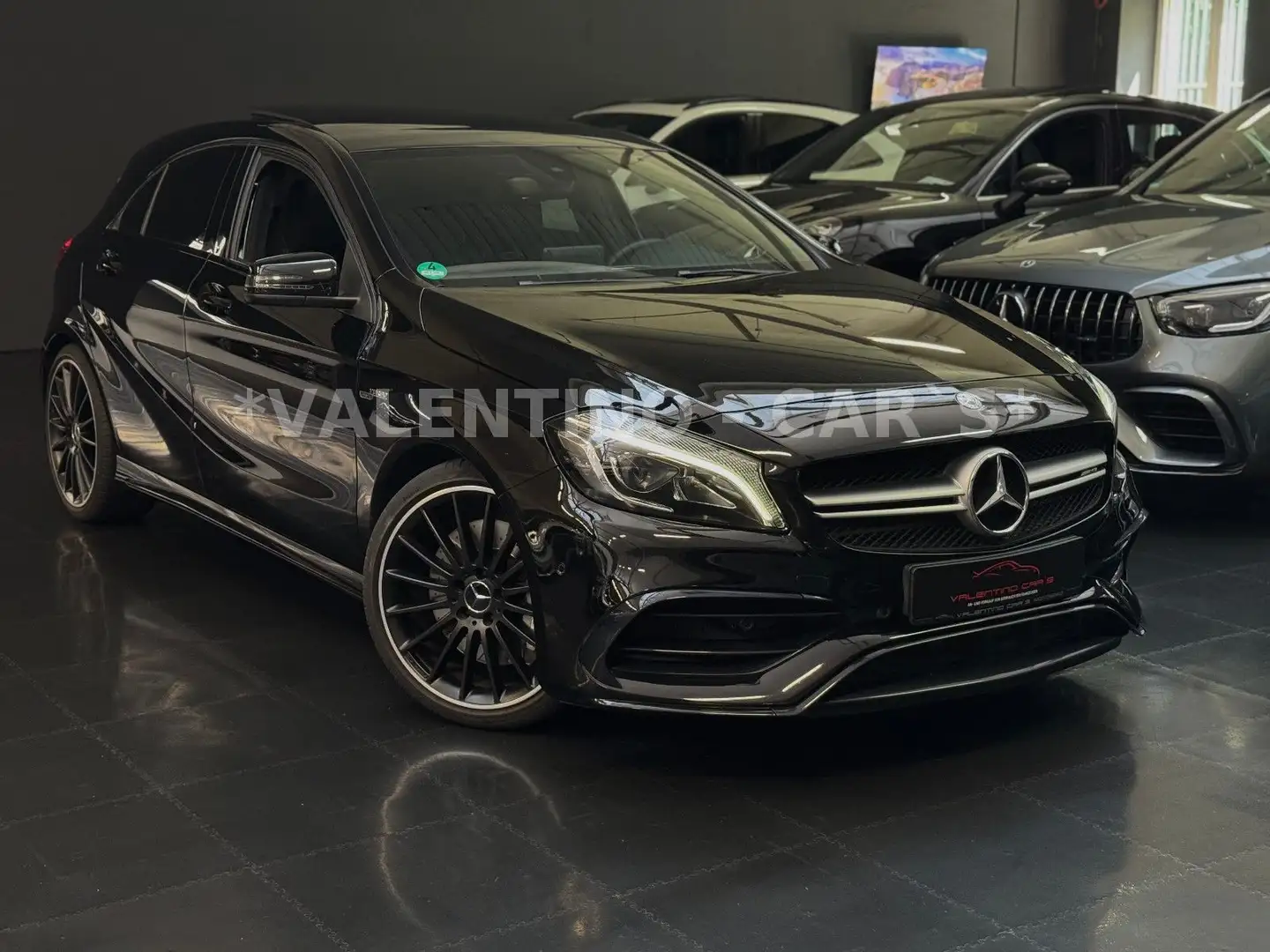Mercedes-Benz A 45 AMG 4Matic/NightP/Pano/SpAga/Harman/Keyless Schwarz - 1