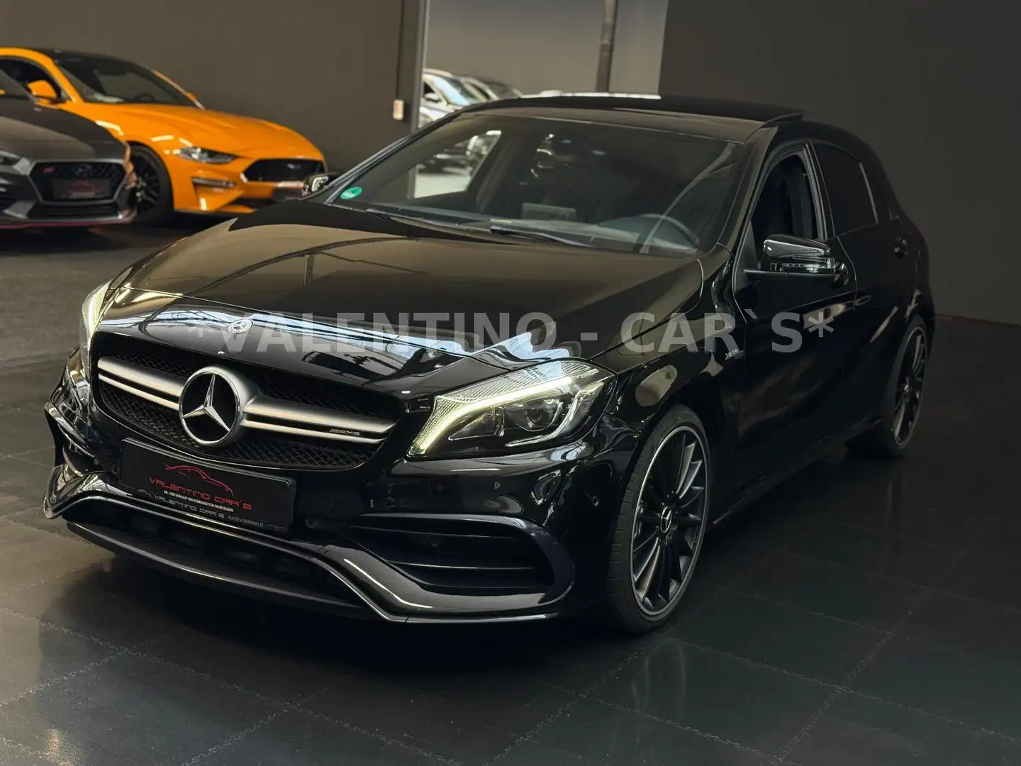 Mercedes-Benz A 45 AMG 4Matic/NightP/Pano/SpAga/Harman/Keyless Schwarz - 2