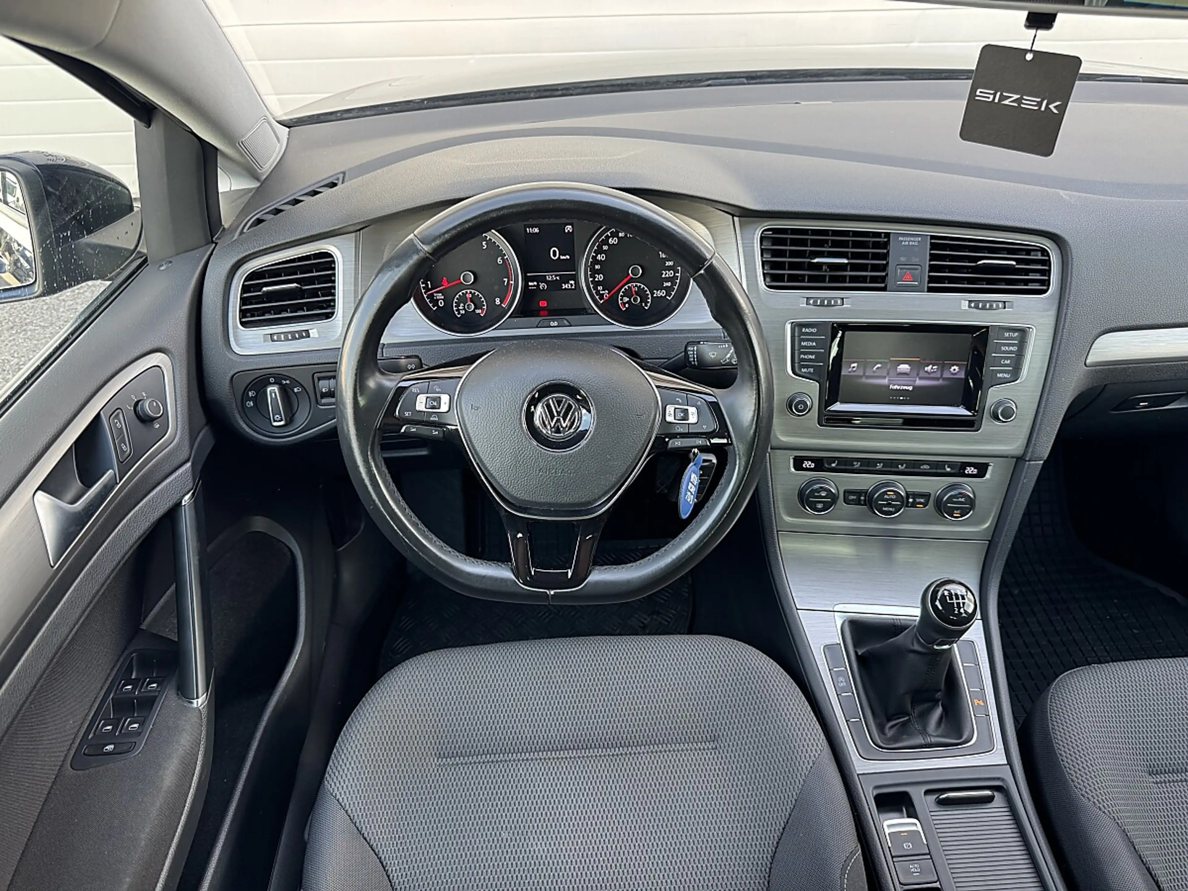 Volkswagen Golf R abbit 1,2 BMT TSI — photo 9