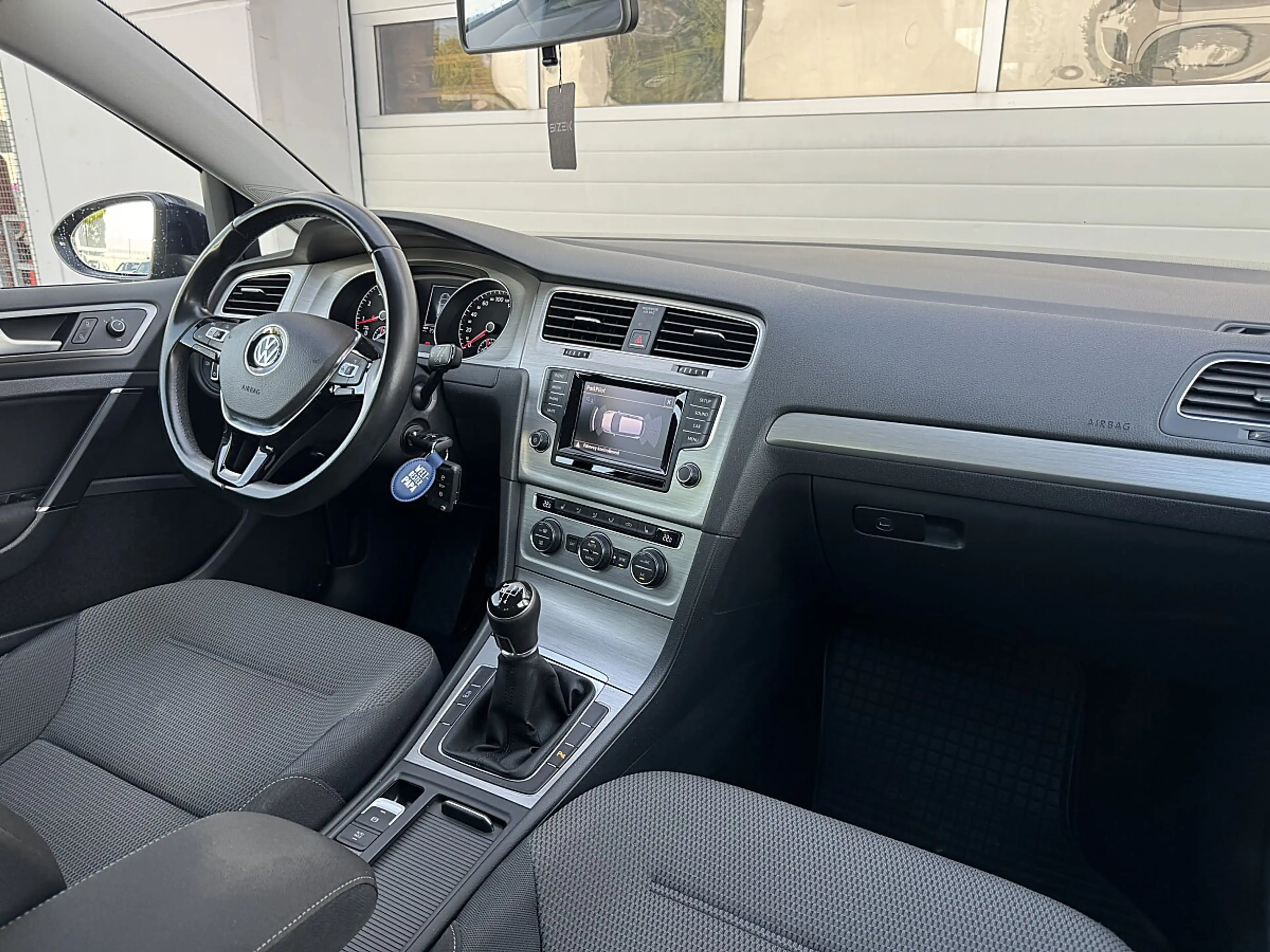 Volkswagen Golf R abbit 1,2 BMT TSI — photo 11